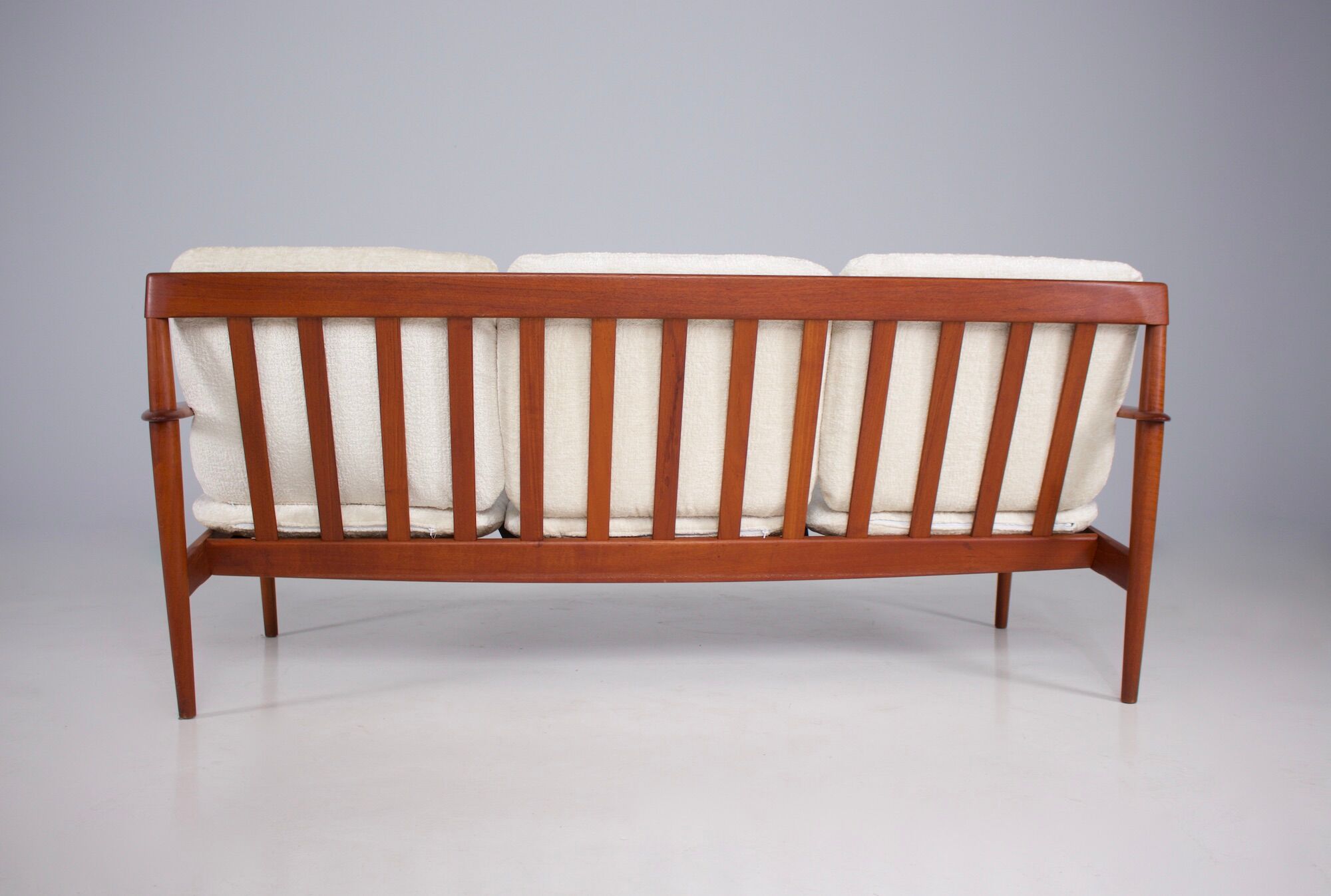 Bench "PJ 56/3" by Grete Jalk