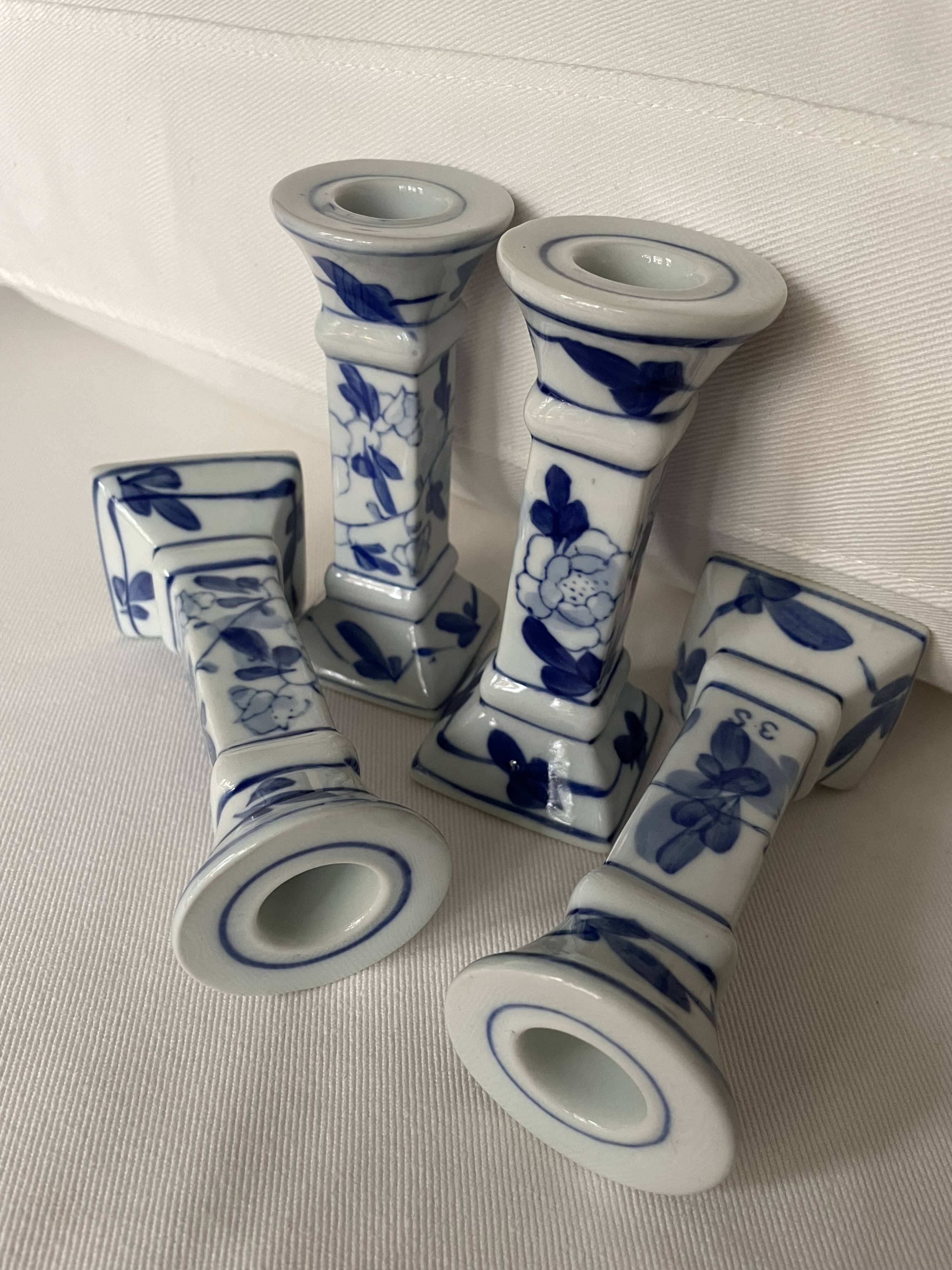 Set of 4 ceramic candle holders in white blue floral pattern