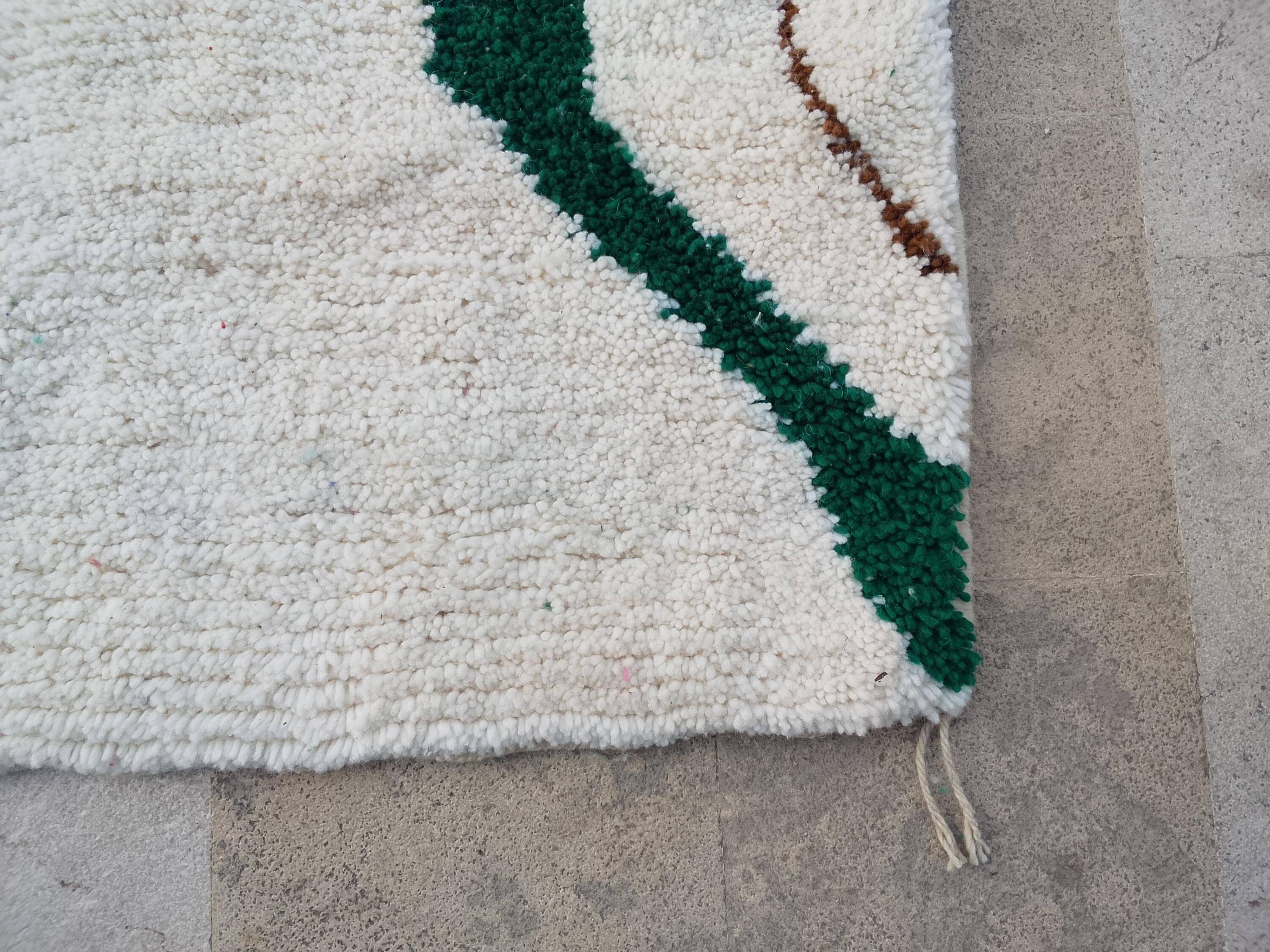 Large Moroccan wool rug 2.5 x 1.5 m