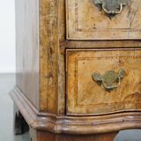 Commode en noyer courbé avec orgue baroque, XVIIIe siècle