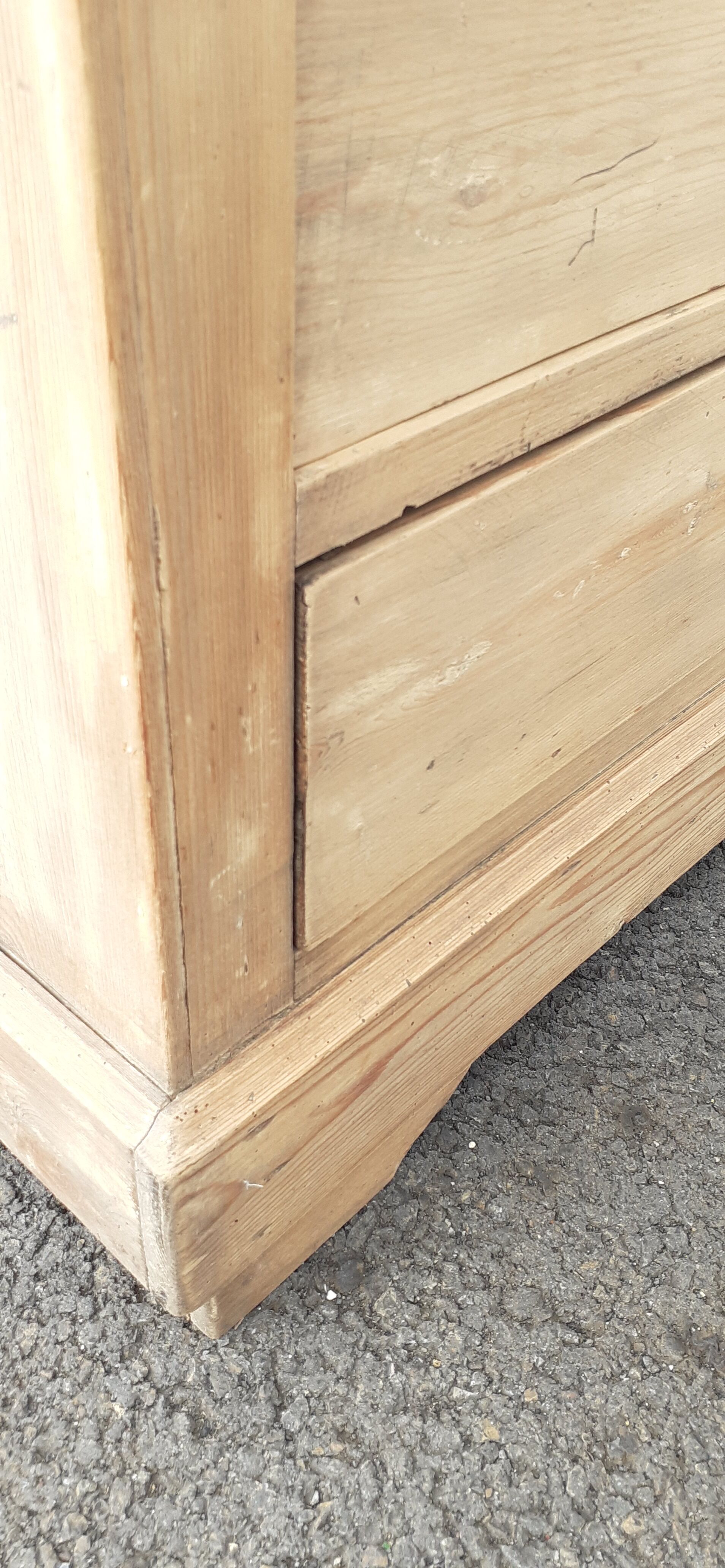 Ancient chest of drawers