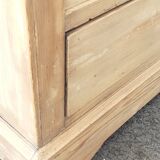 Ancient chest of drawers
