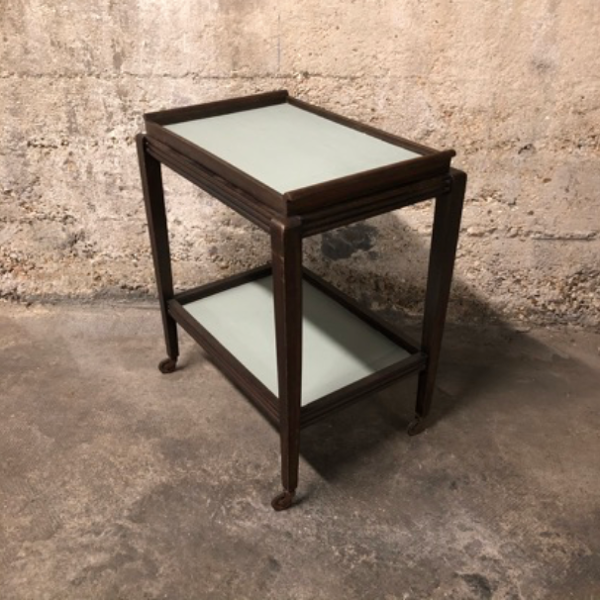 Desserte vintage en bois à roulettes