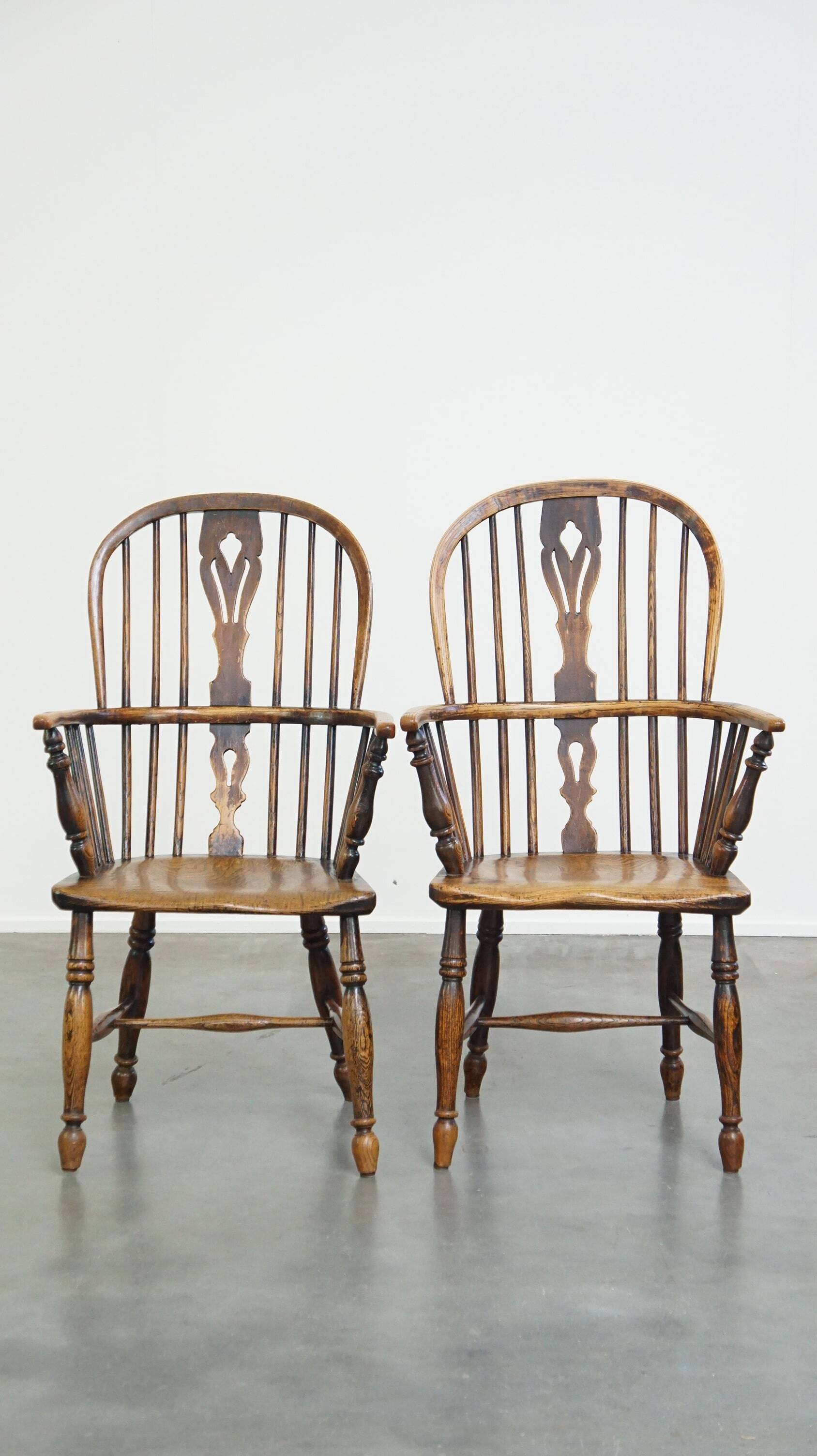 Set of 2 very charming antique English highback Windsor dining chairs