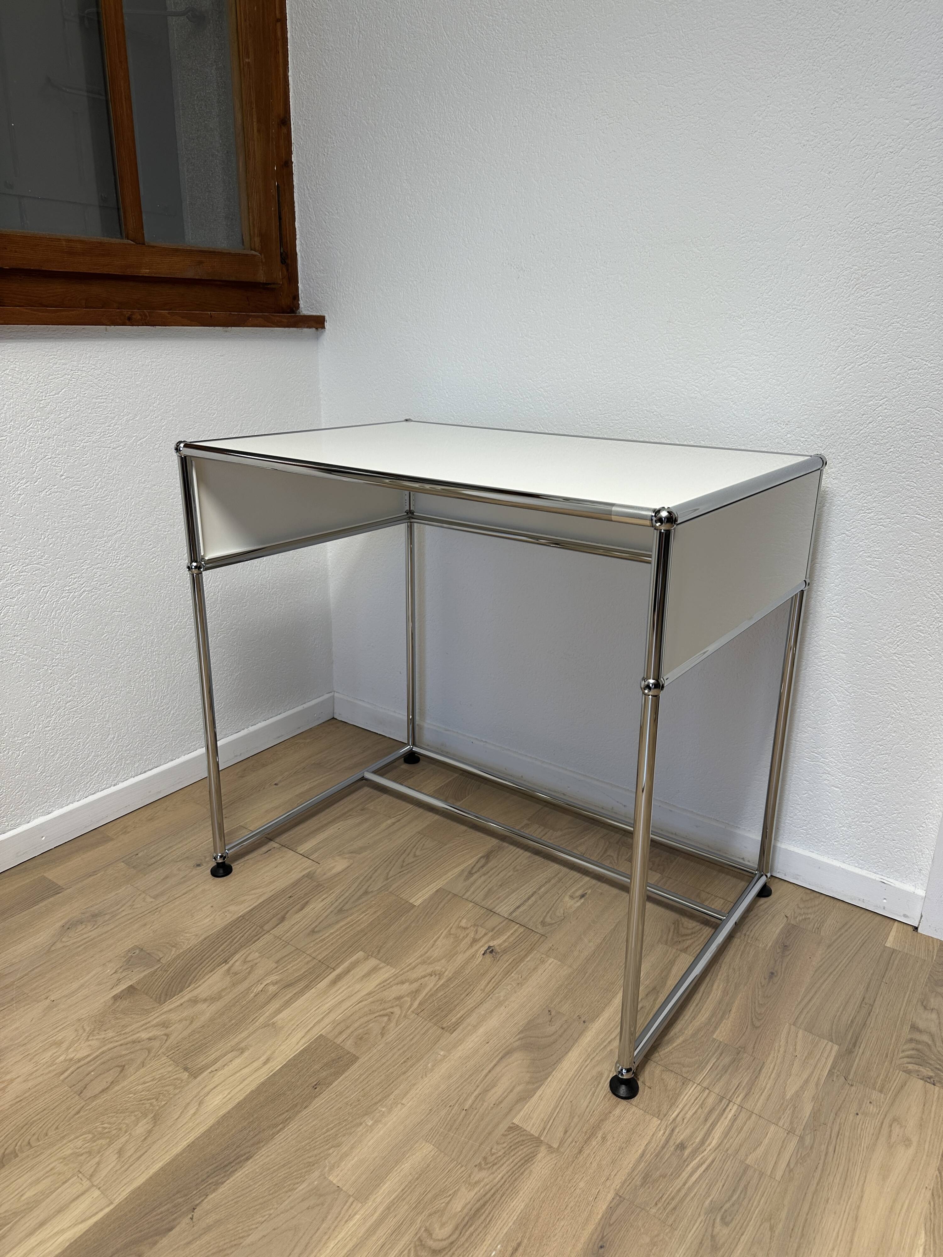 Bureau / Desserte USM Haller en Blanc Pur