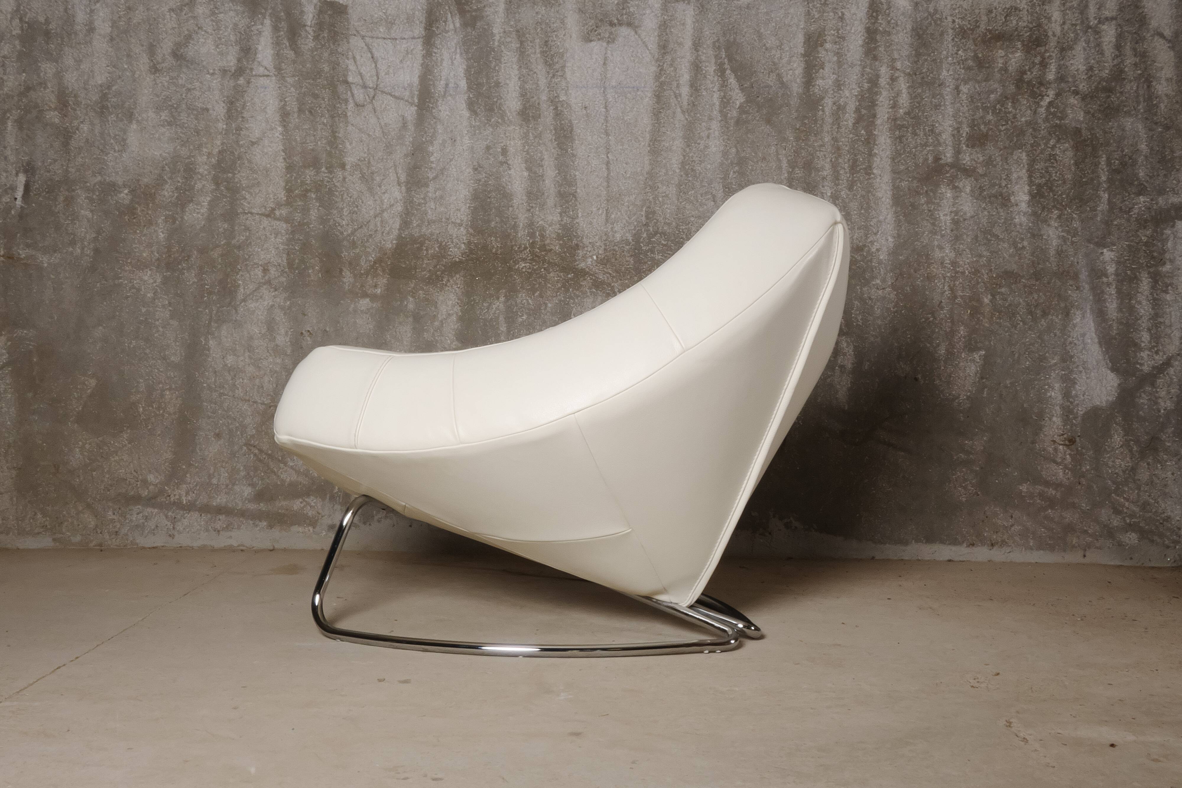 Fauteuil en cuir blanc et acier chromé Falkenberg x Rom AG, Belgique c. 1990