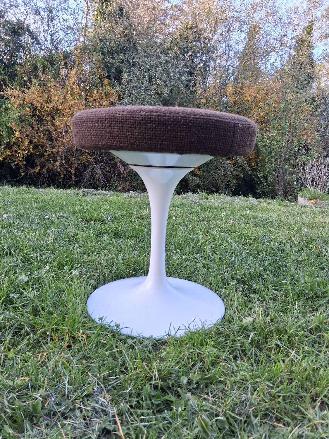 Knoll stool