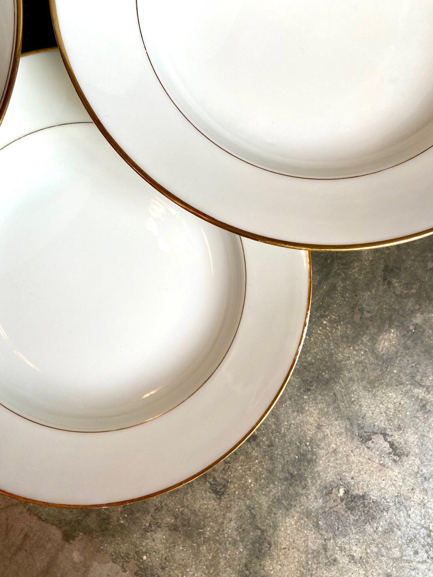 9 hollow plates in white and golden Limoges porcelain