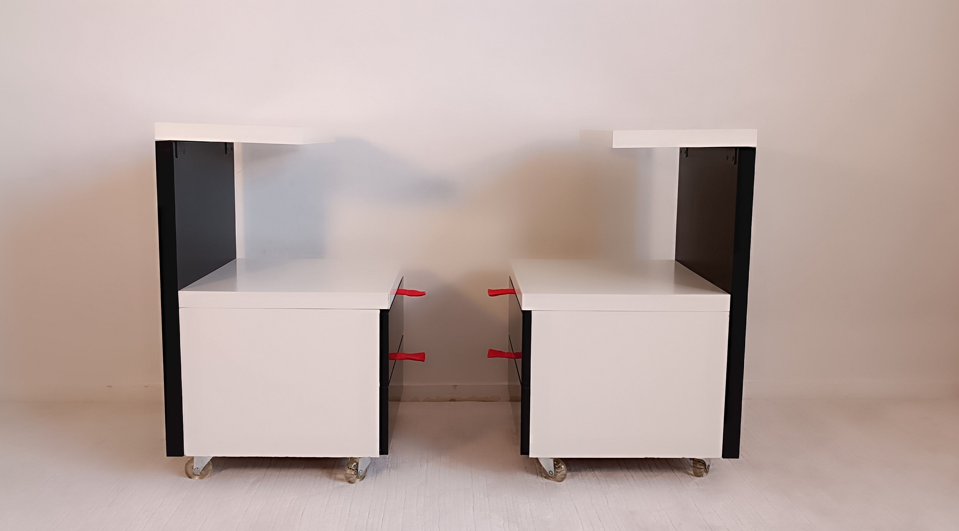 Tables de chevet postmodernes ikea noir et blanc 1980’s en tbeg