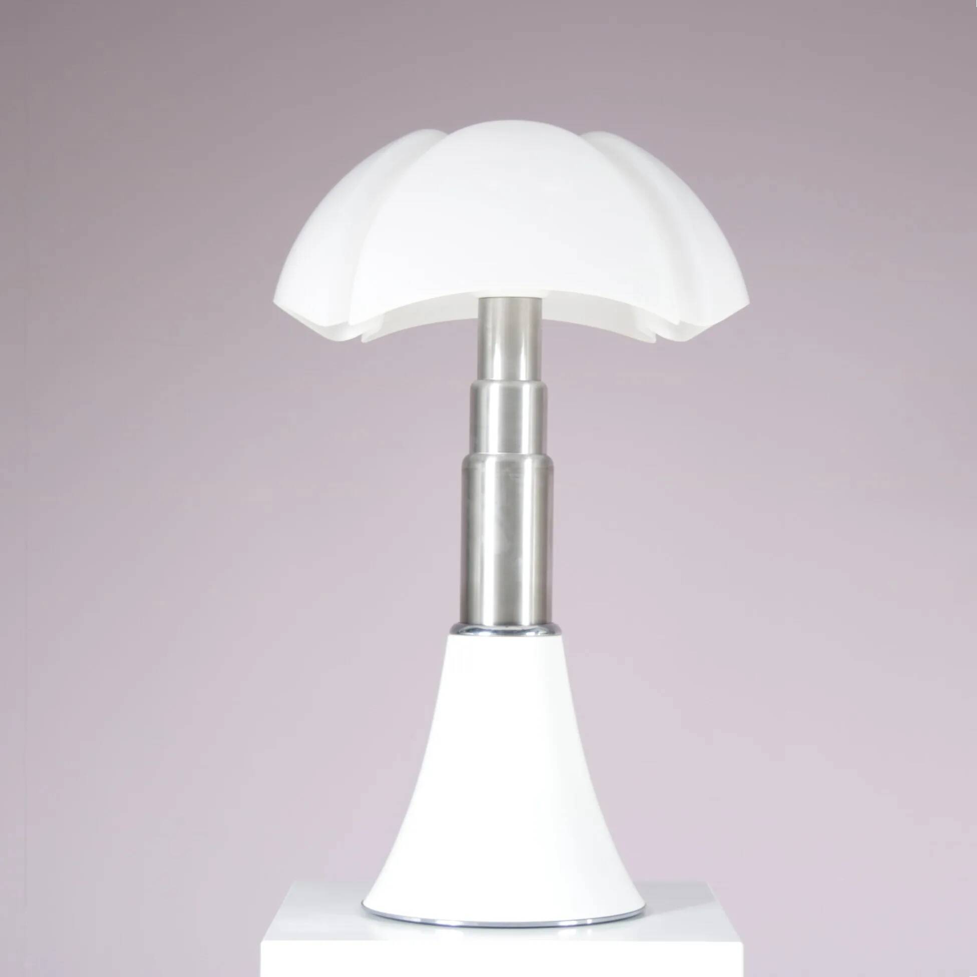 Gae Aulenti “Pipistrello” table lamp for Martinelli Luce, Italy 1970