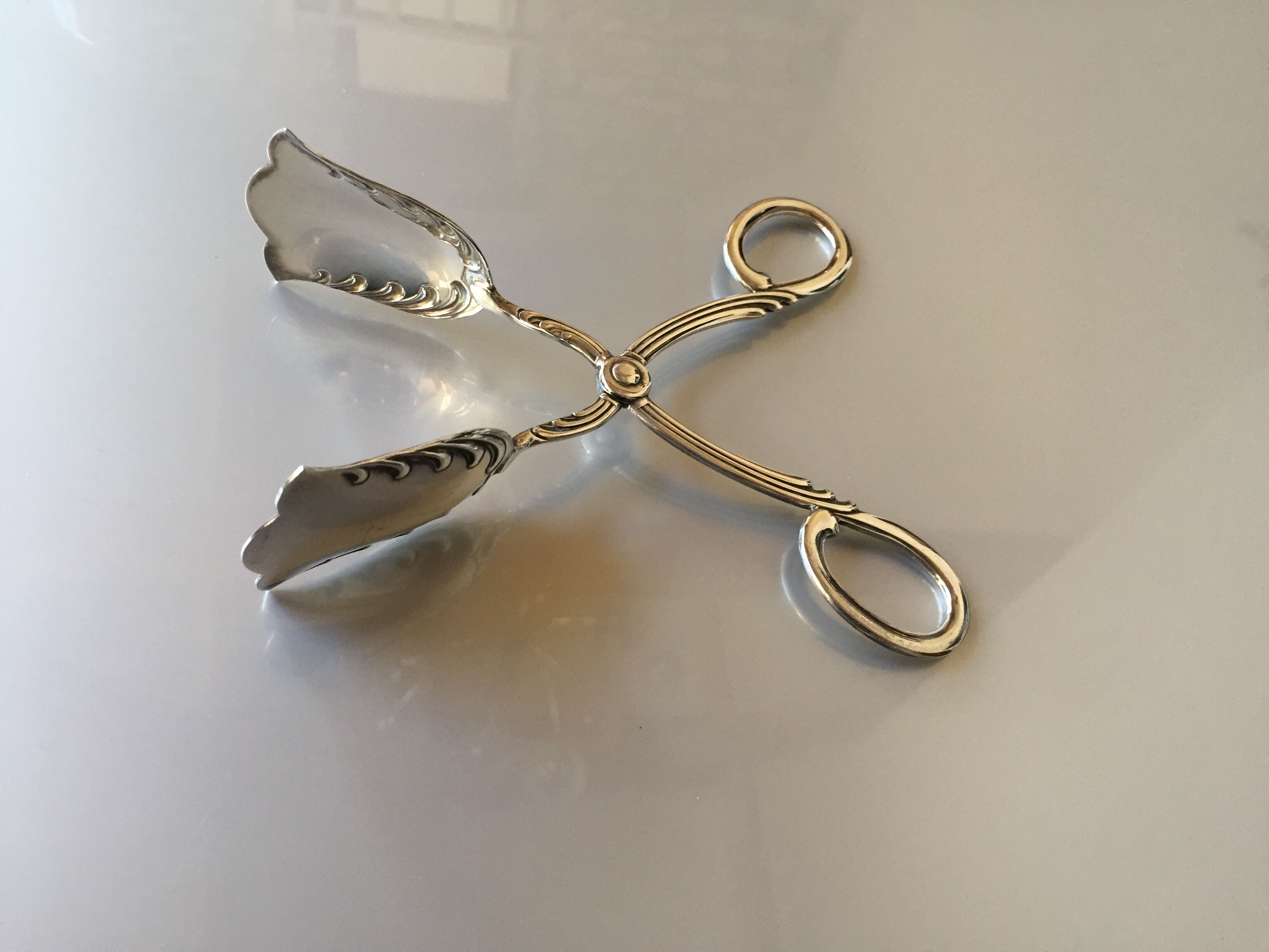 Silver metal mignardises pinch