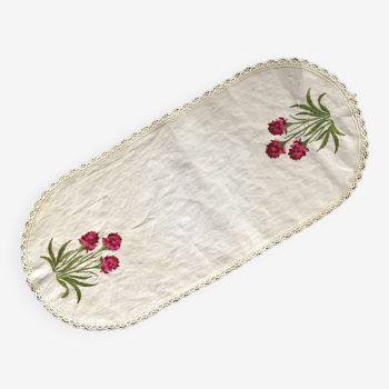 Placemat embroidered red flowers