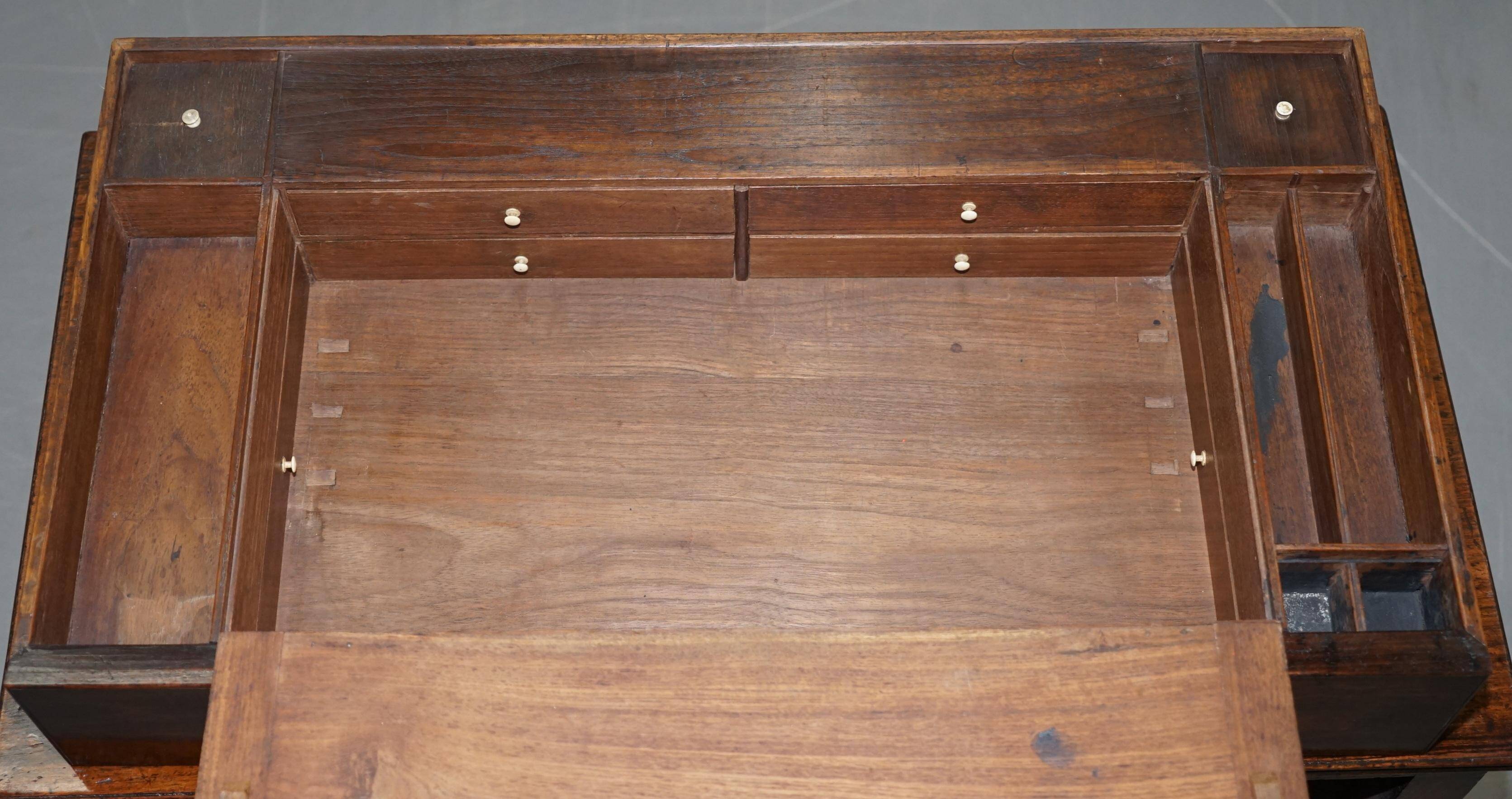 Library secretary George III in Cuban mahogany by Gillows, circa 1790.
