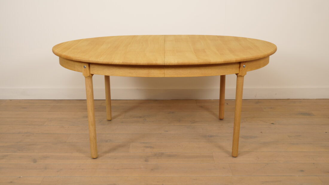 Vintage Oval Dining Table | Oak | Extendable | 3 Extension Leaves