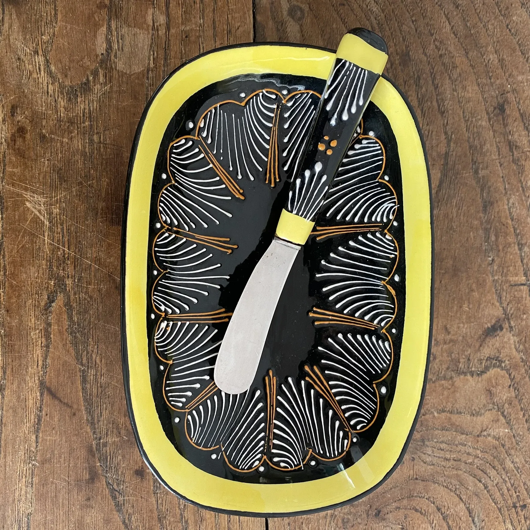 Butter dish and its knife HB Quimper, 1960s
