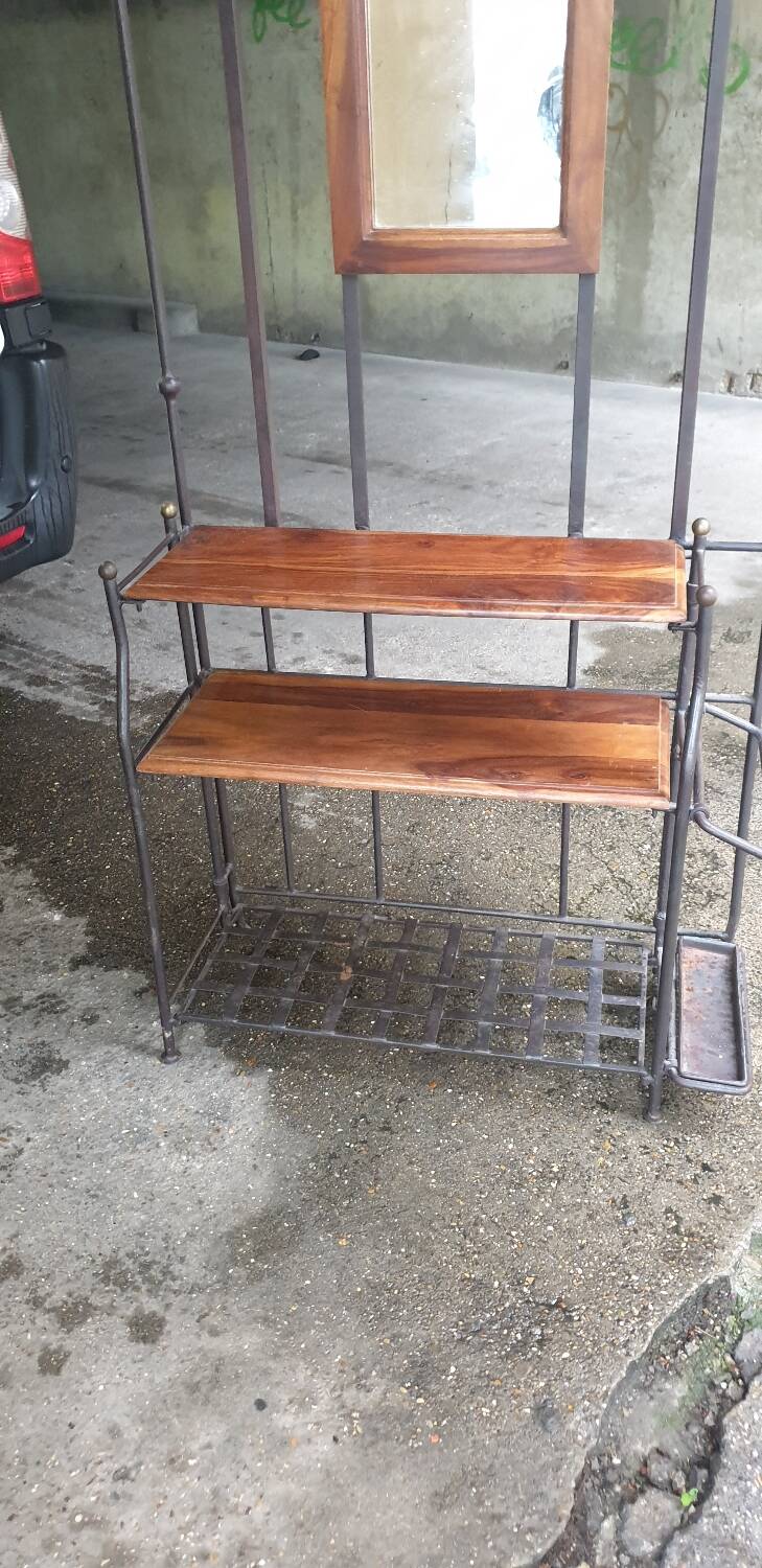 Contemporary locker room