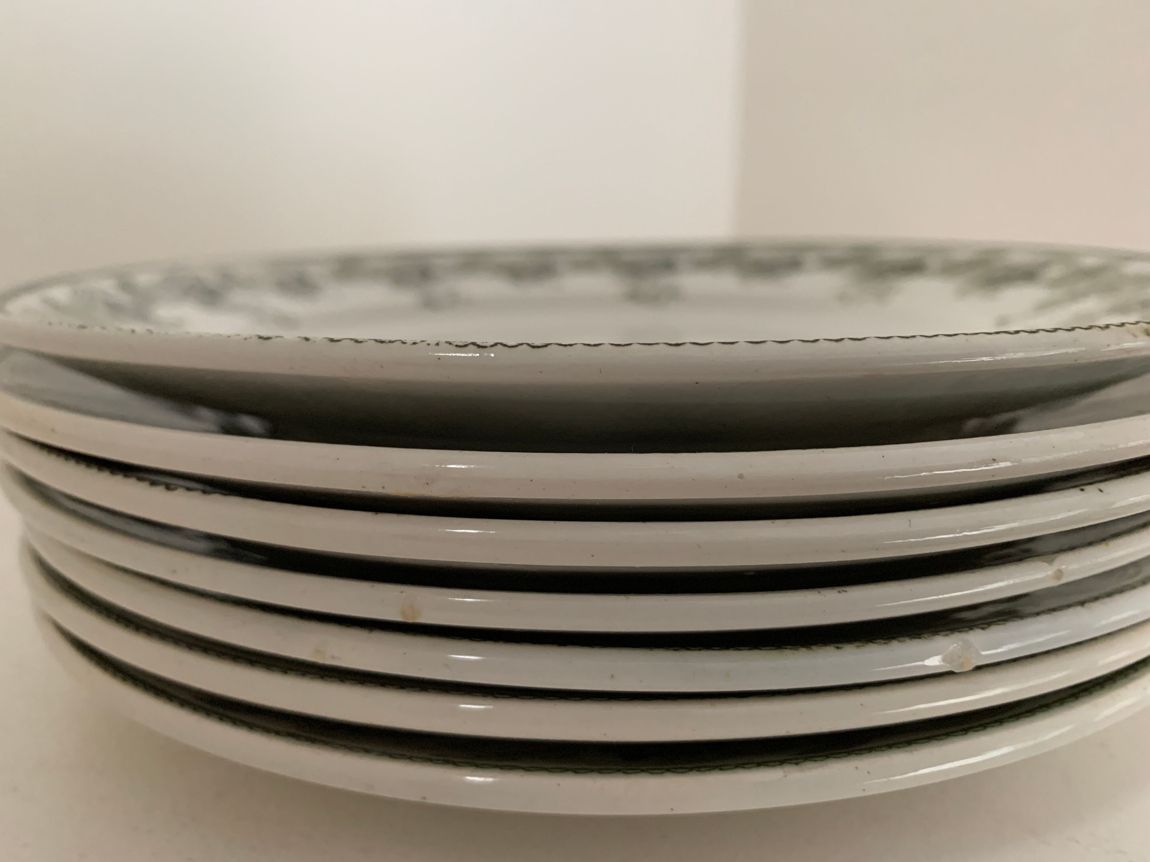 7 dessert plates Moulin des Loups et Hamage, Violetta