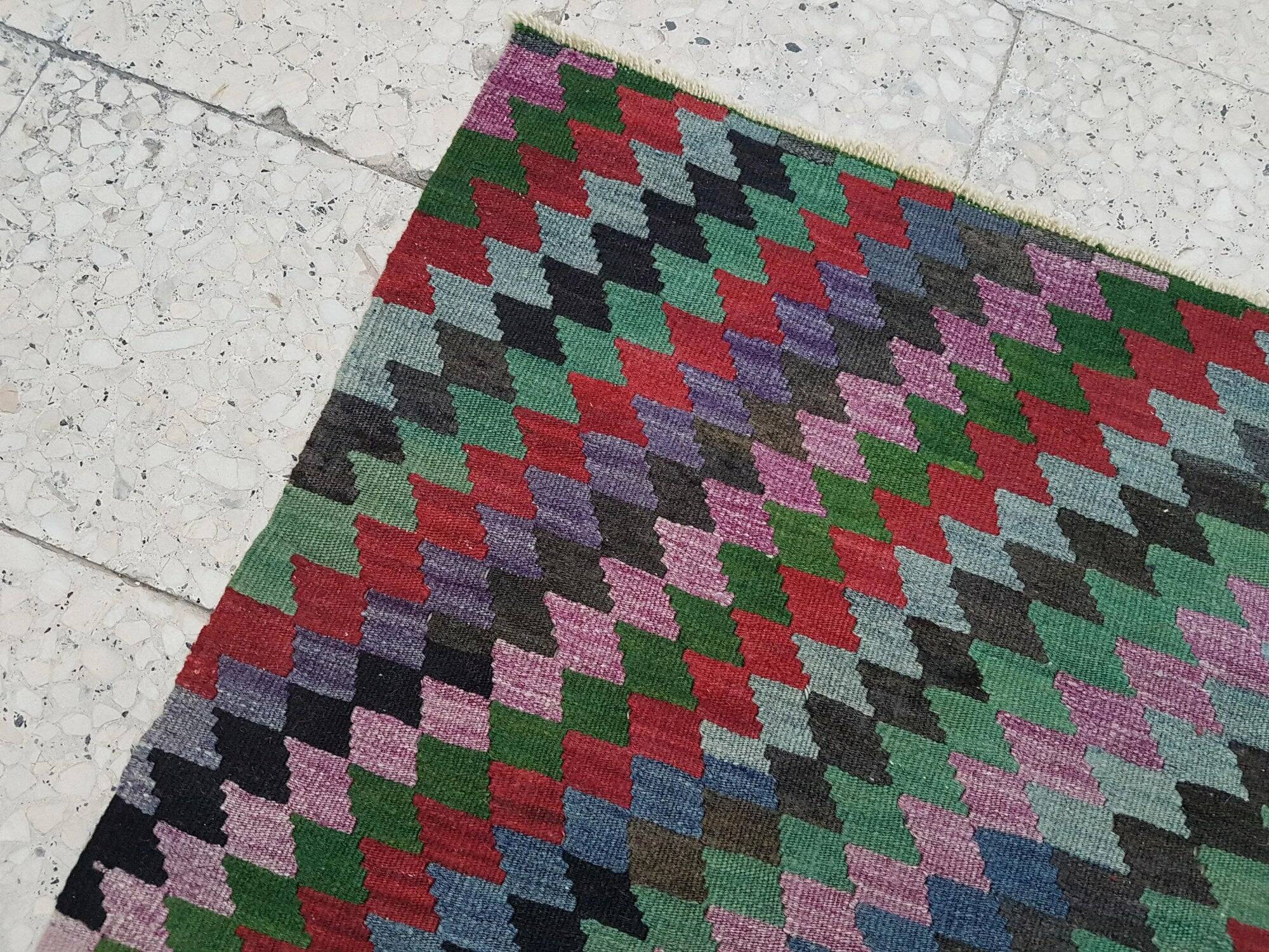 Vintage Turkish kilim, handwoven, 86x108 cm.