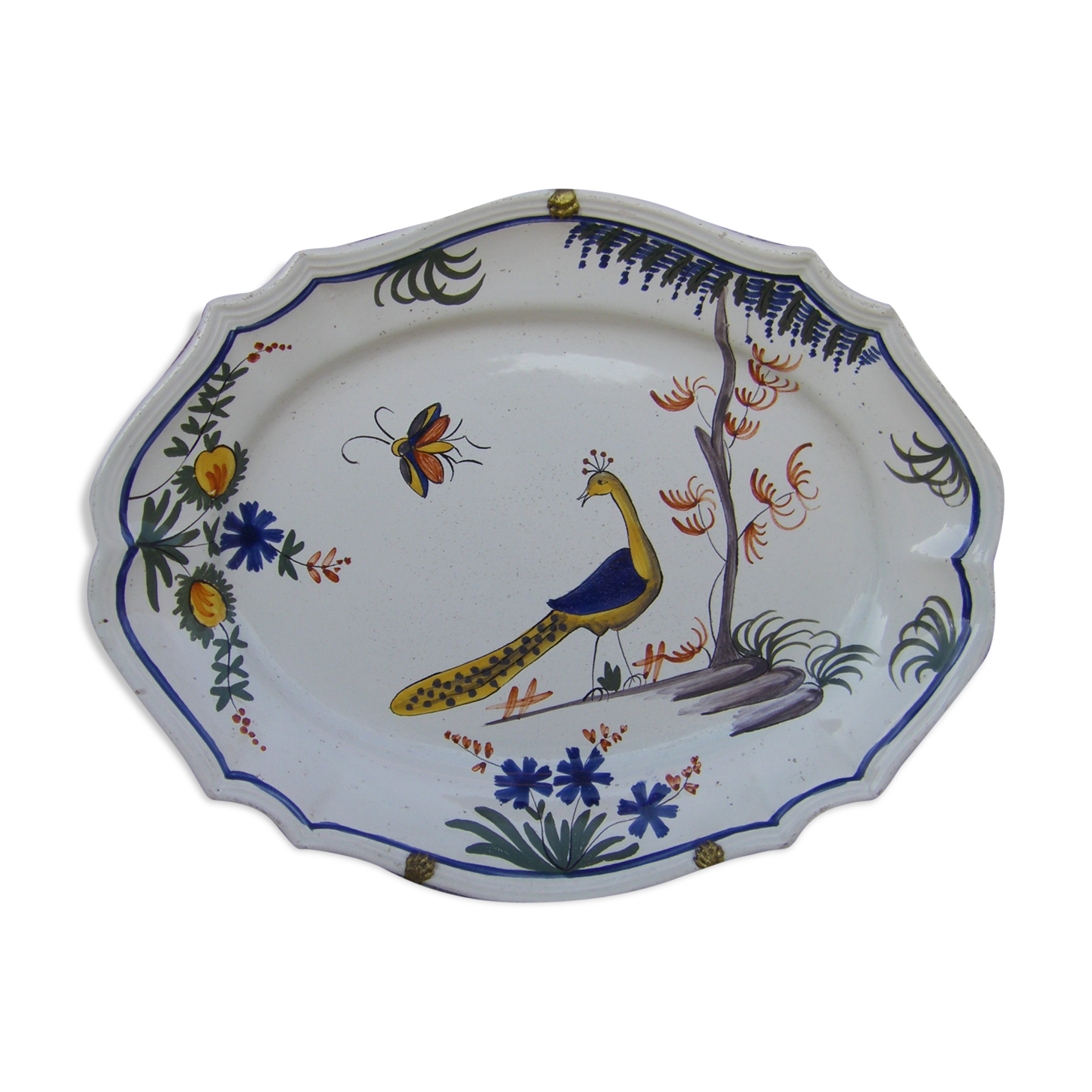 Flat with polylobed edge peacock decoration