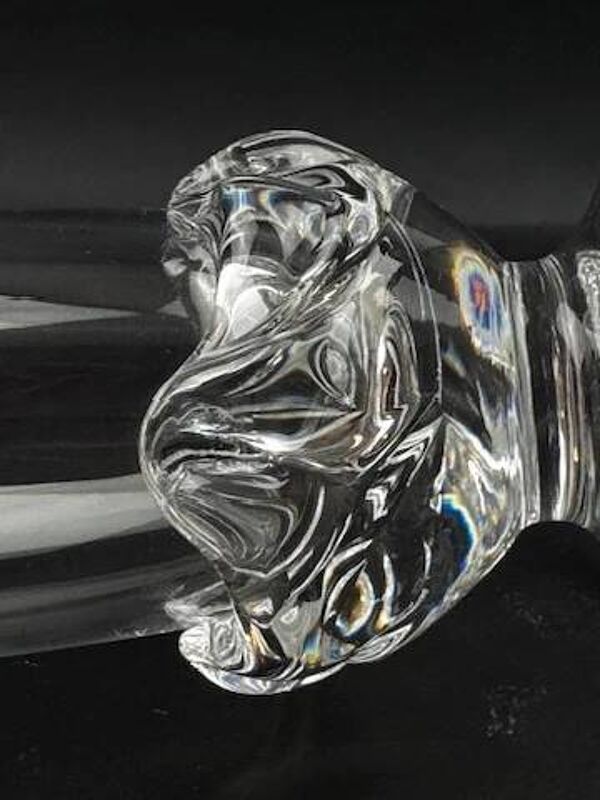Vase Daum France modèle Sorcy en cristal clair sculpté, hauteur 14,5 cm