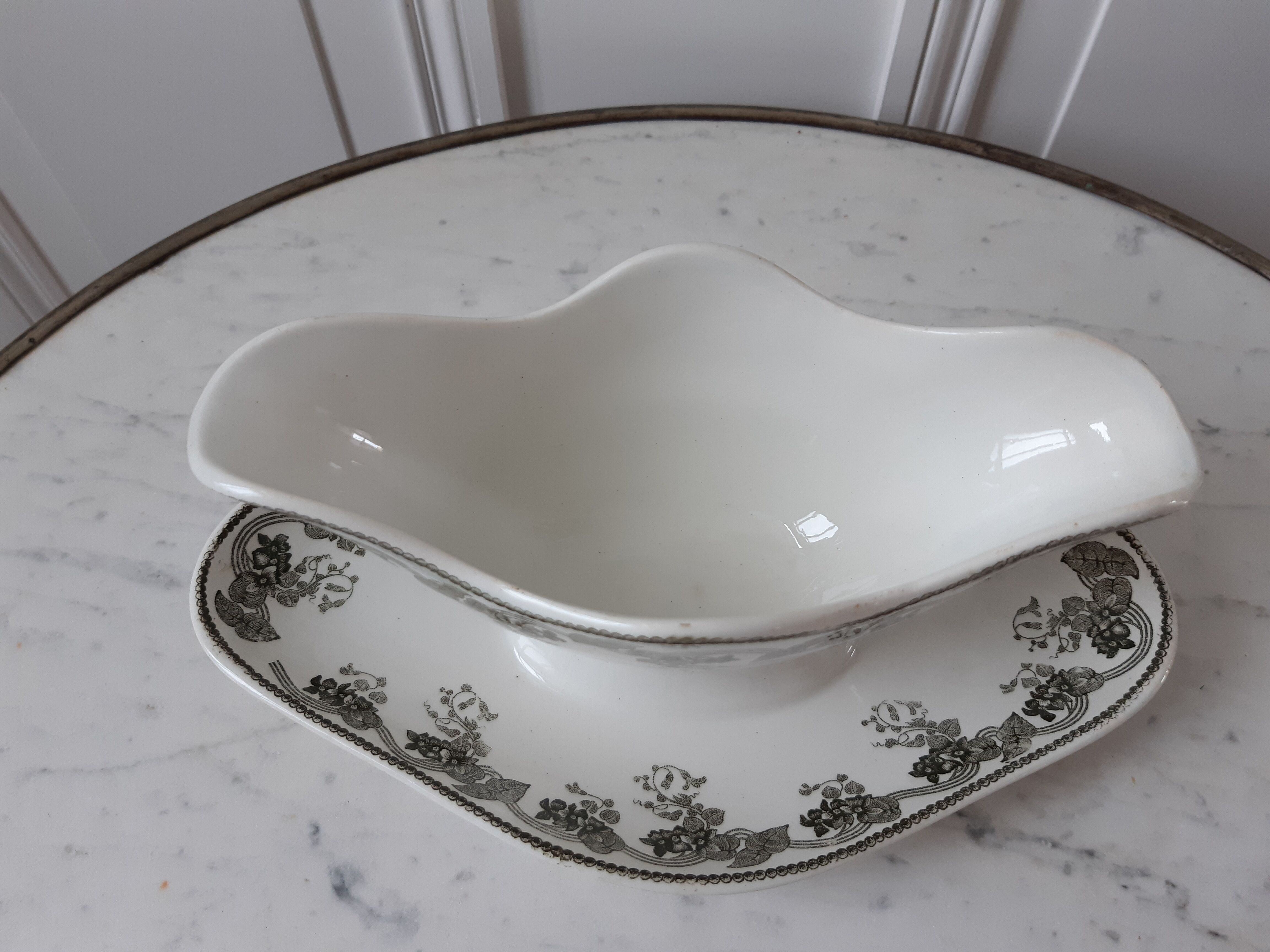 Saucière terre de fer late nineteenth model violetta