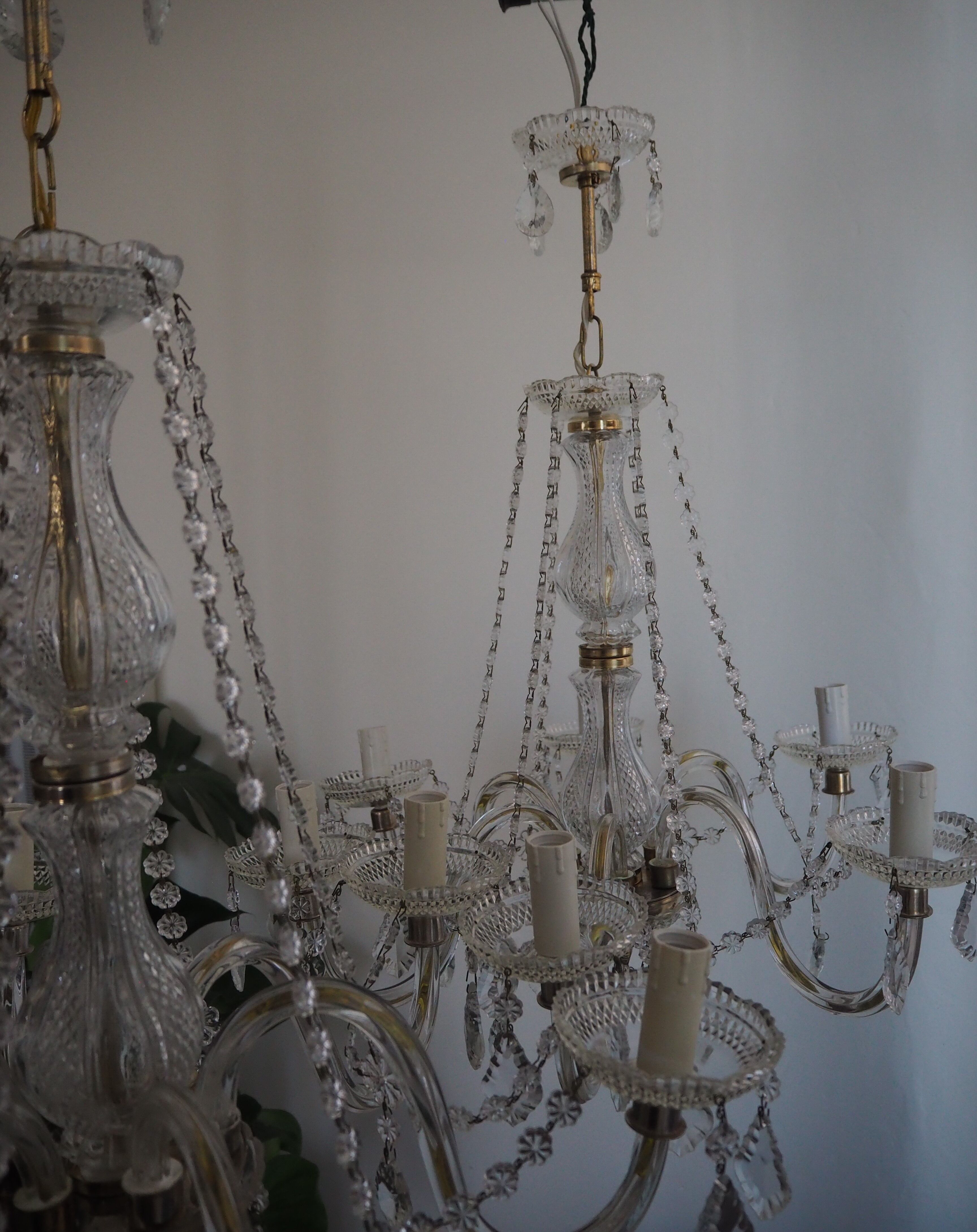 6-light chandelier with tassels