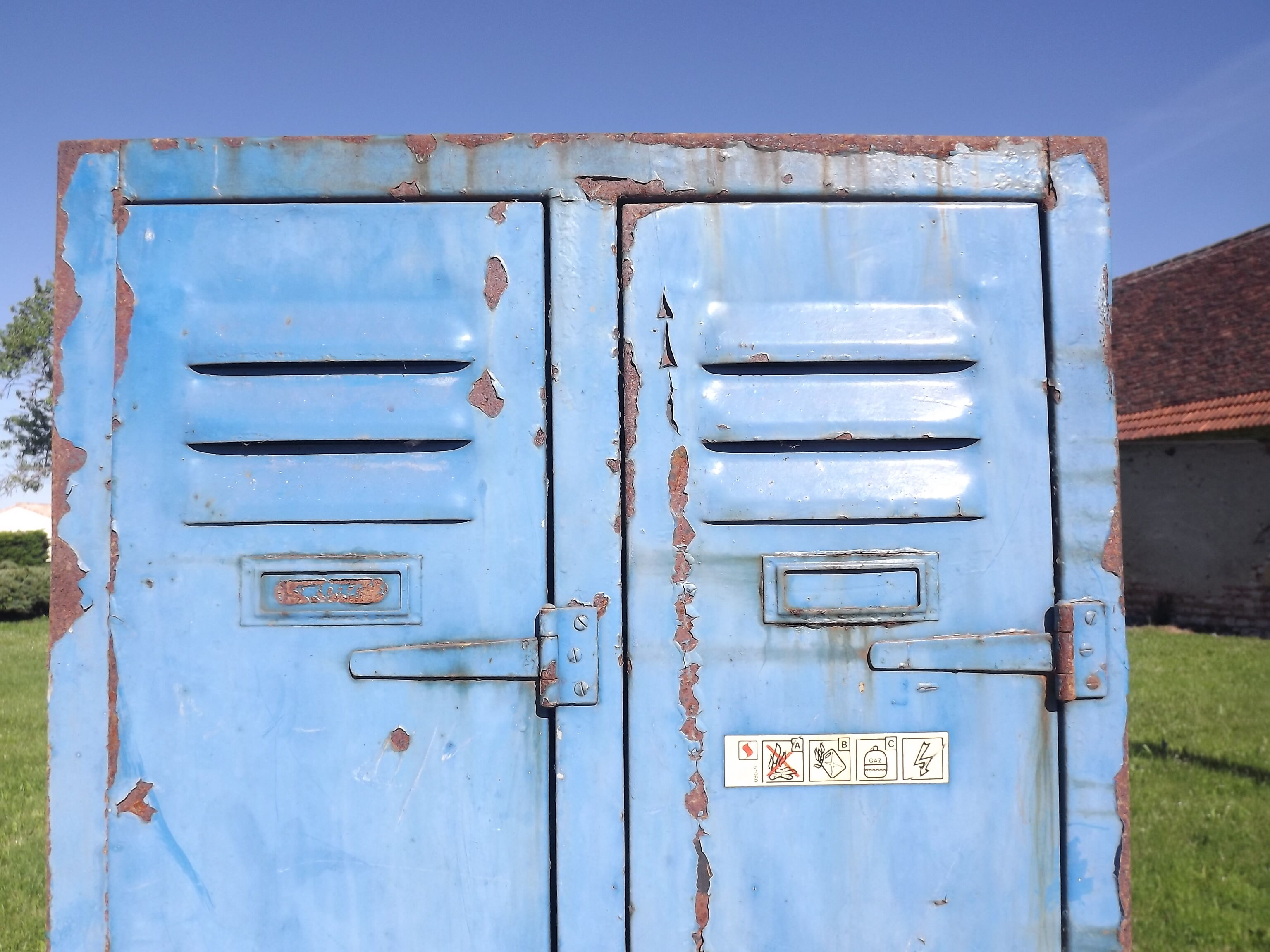 Industrial iron dressing cabinet
