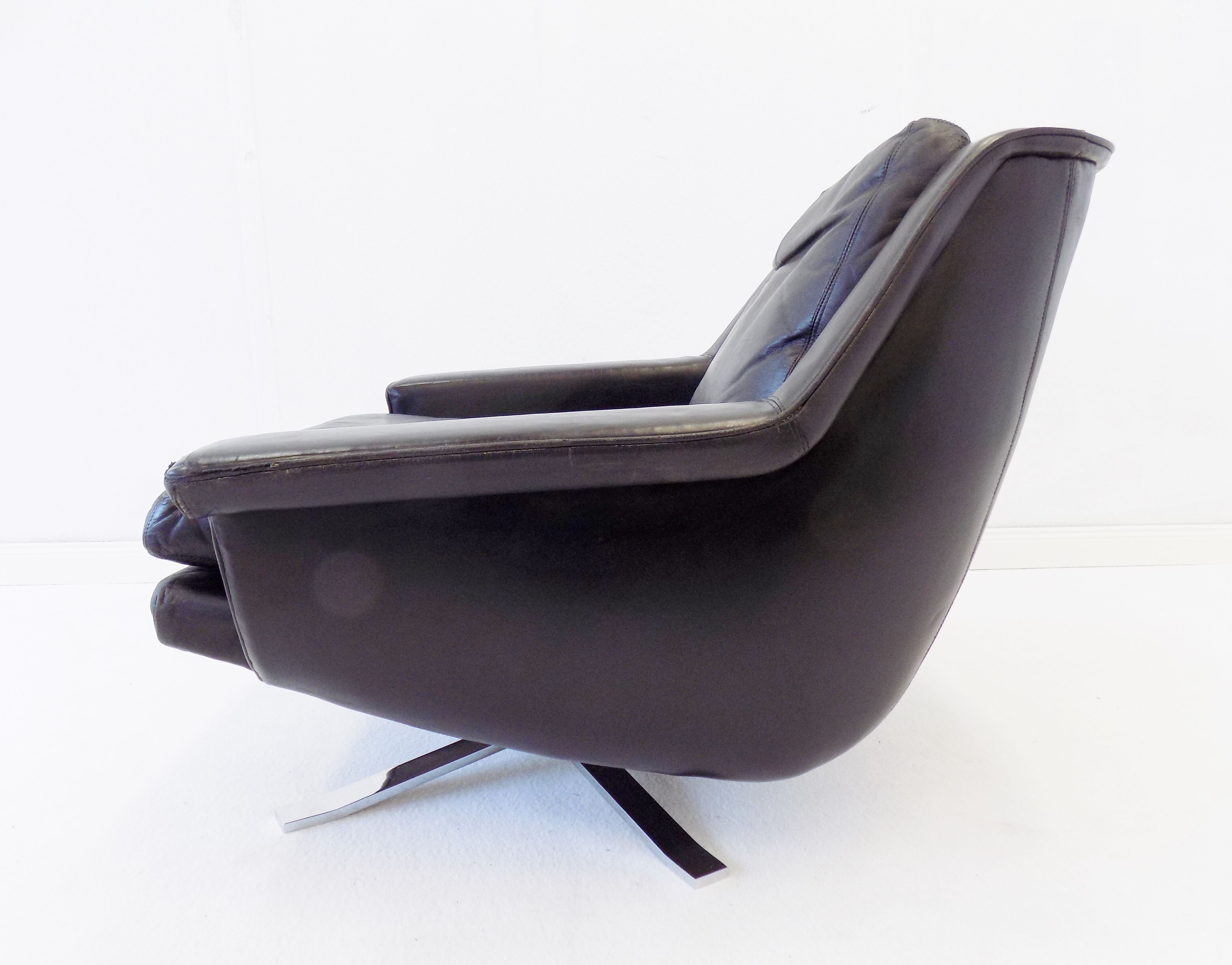 ESA model 802 pair of black leather lounge chairs by Werner Langenfeld