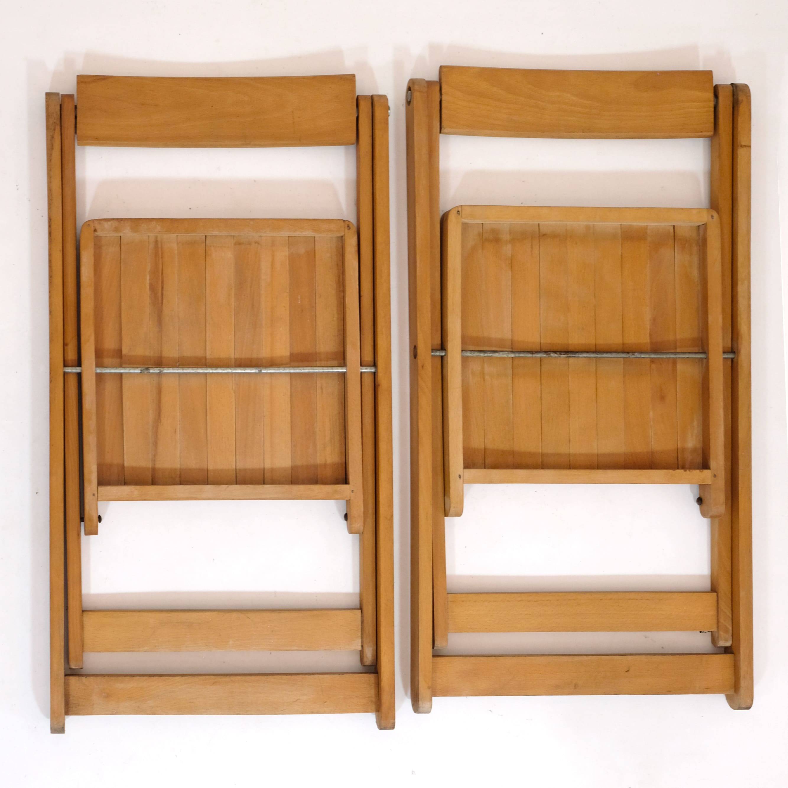 Pair of wooden folding chairs from the 80s.