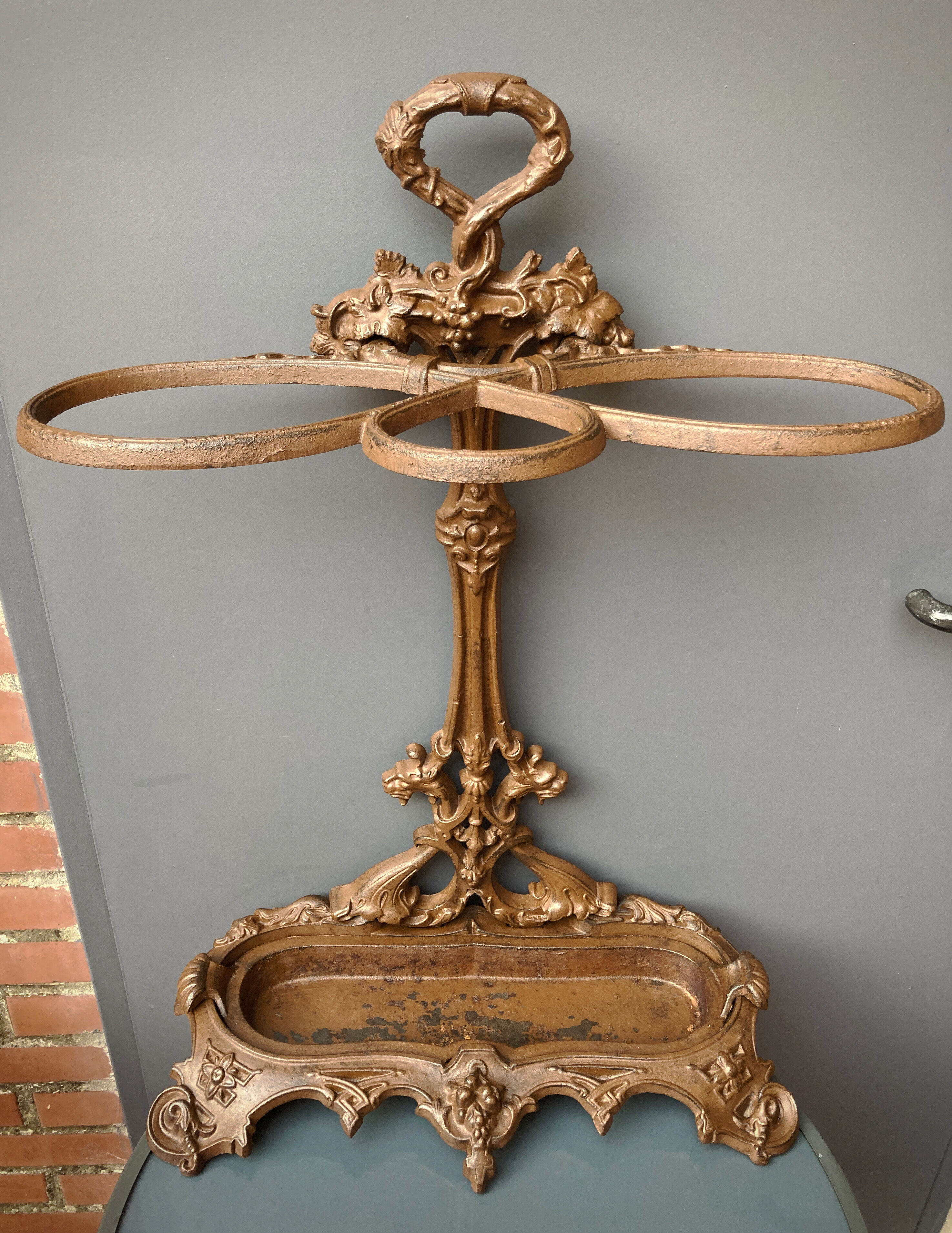 Art Nouvelles cast iron umbrella holder