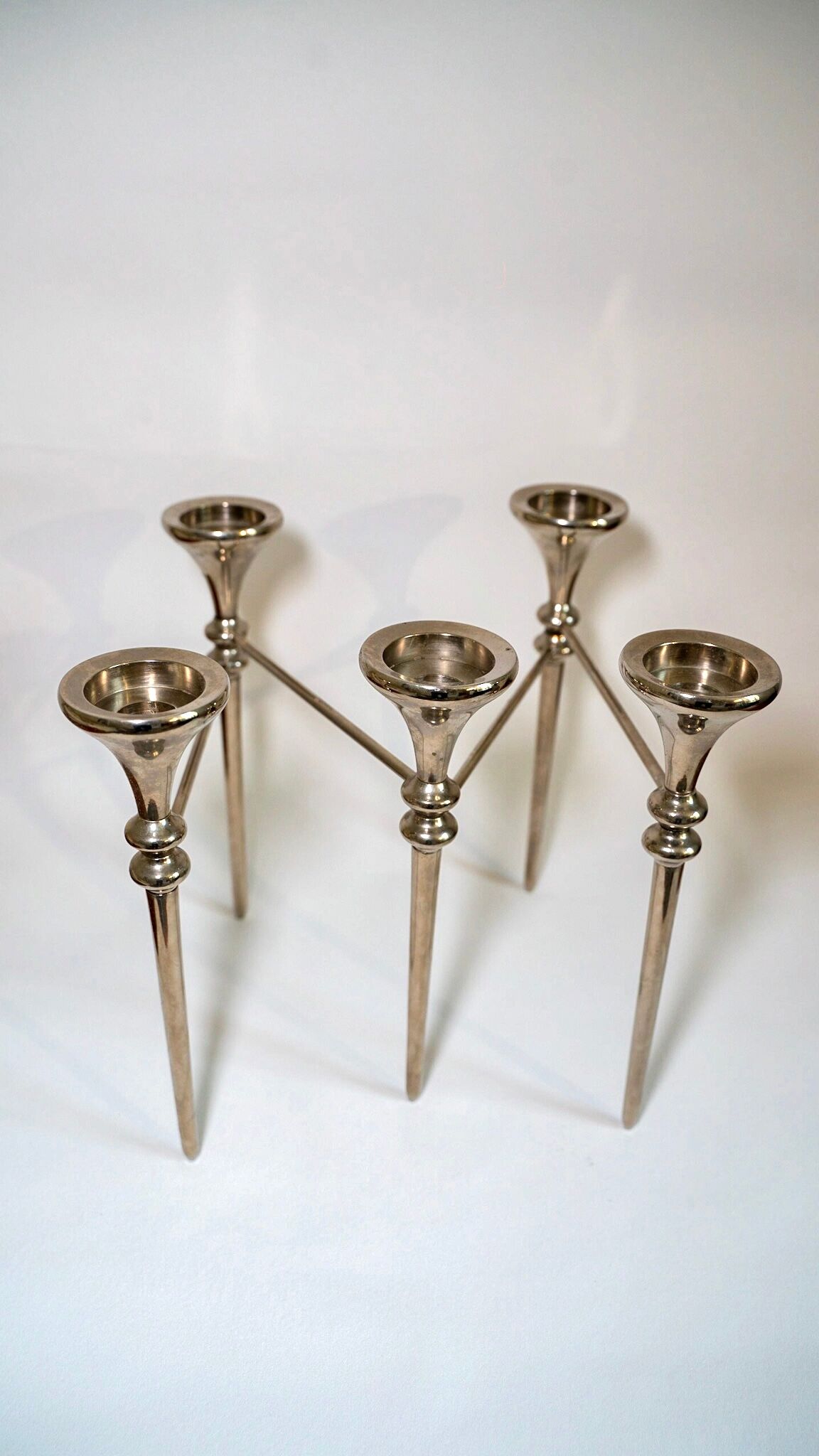 Vintage chandelier with 5 articulated arms in silver chromed steel, French design 70s.