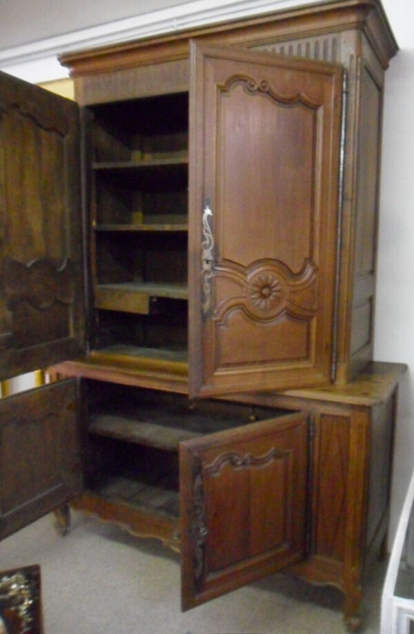 Buffet deux corps nantais style Louis XV