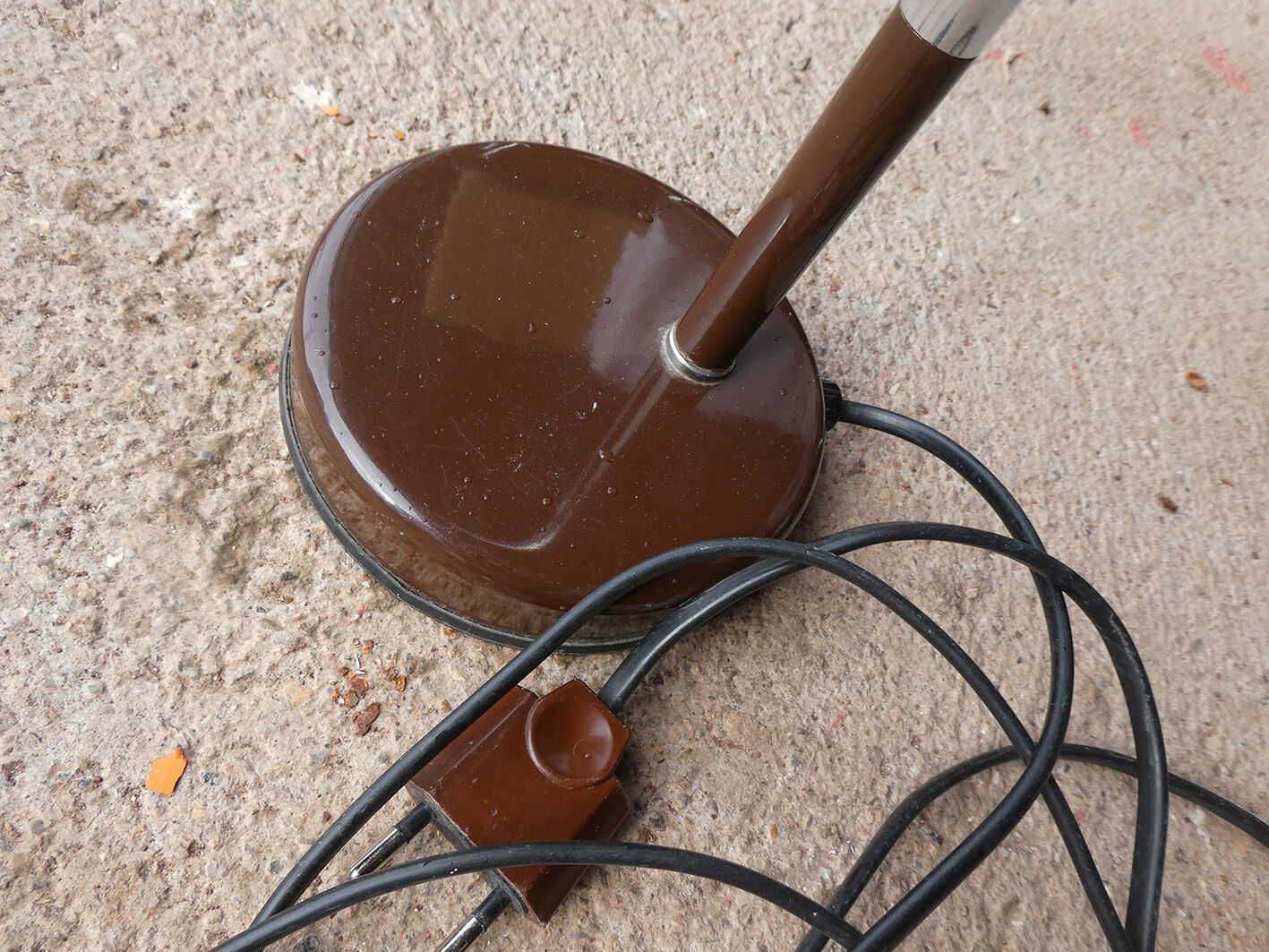 Articulated brown vintage office lamp