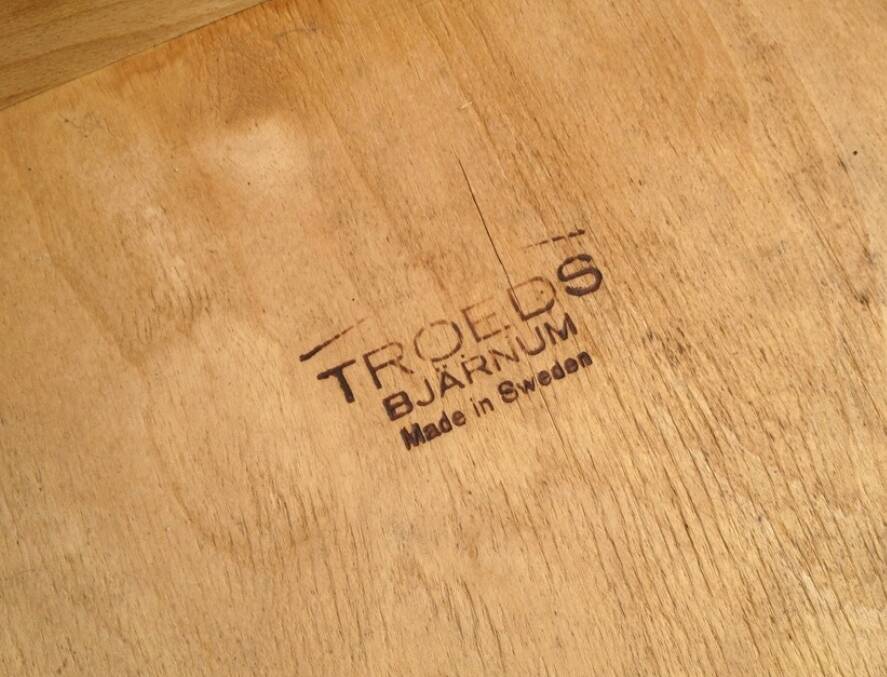 Suite of 8 60s chairs - Teak and black leather - Designer Nils Jonsson by Troeds Bjärnum (Sweden)