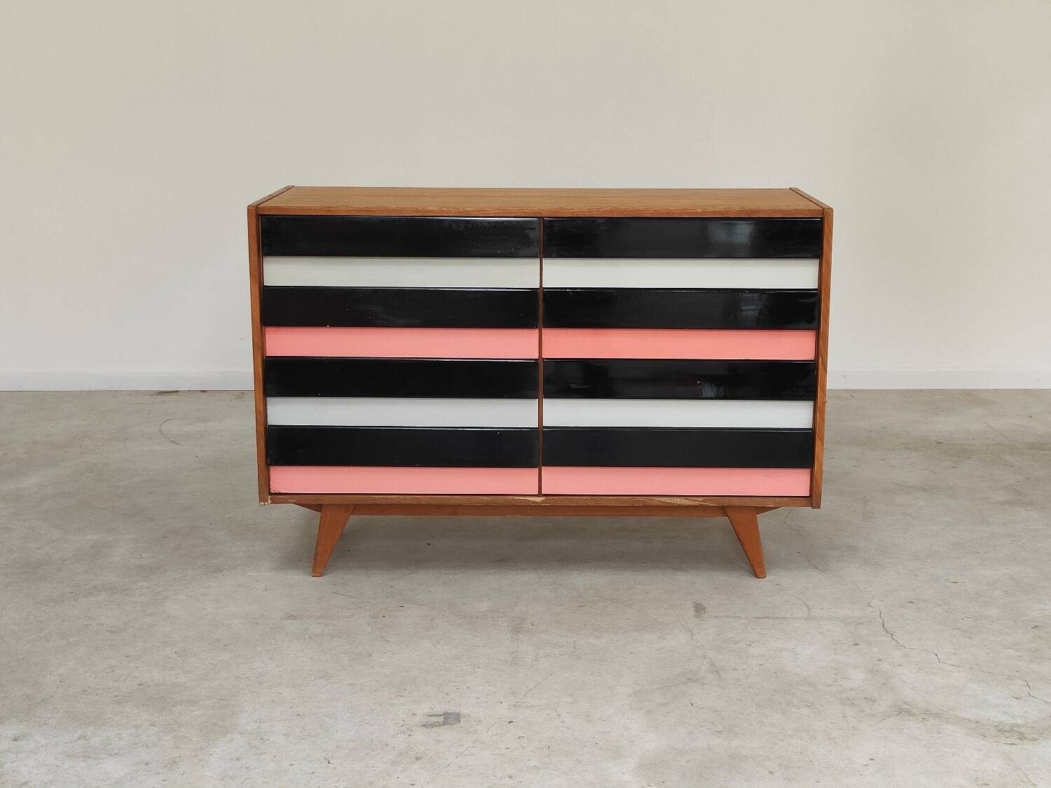U-453 pink chest of drawers with 8 drawers by Jiri Jiroutek for Interier Praha 1960
