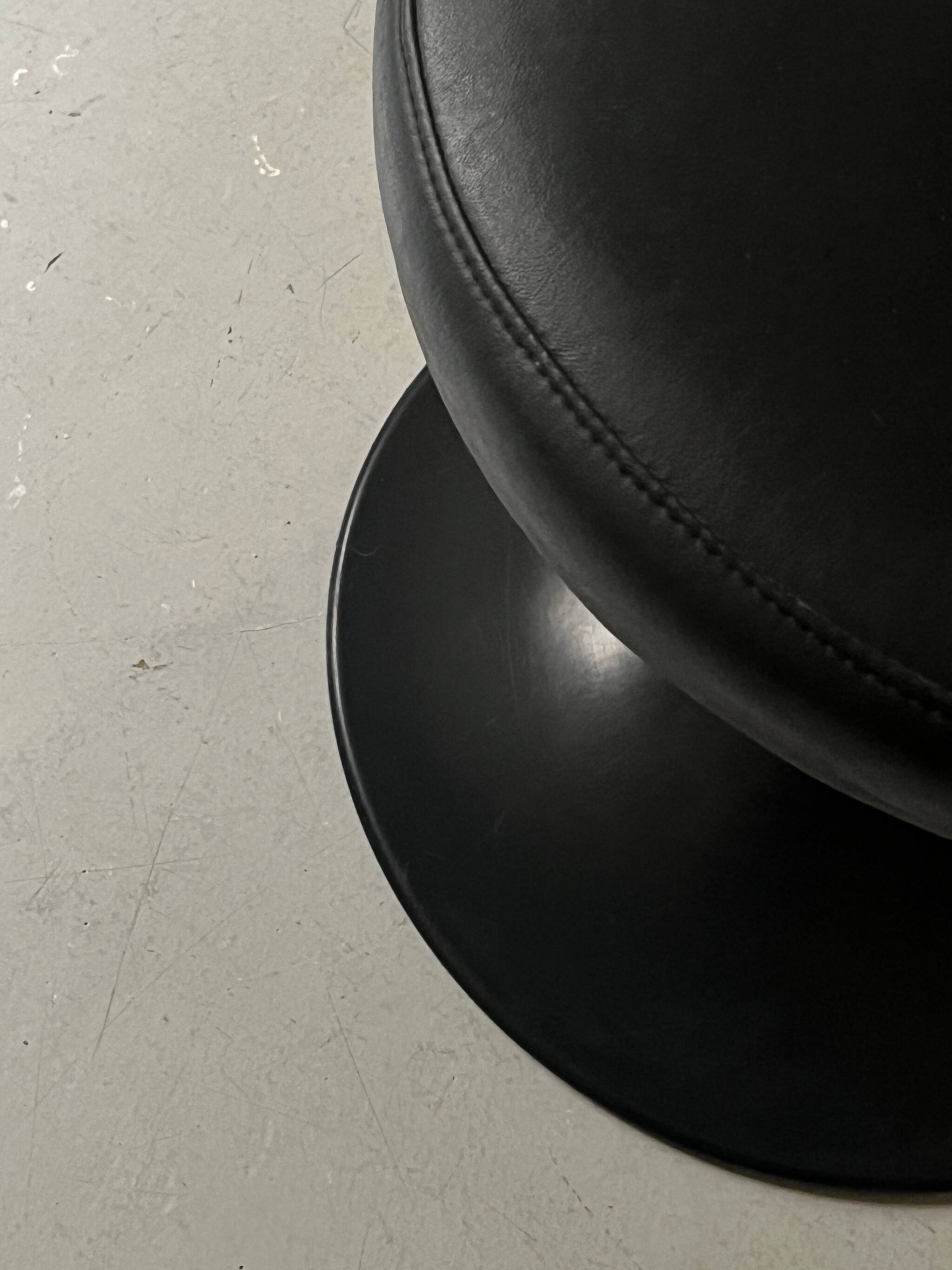 Tabouret tulipe Saarinen noir , design 1970