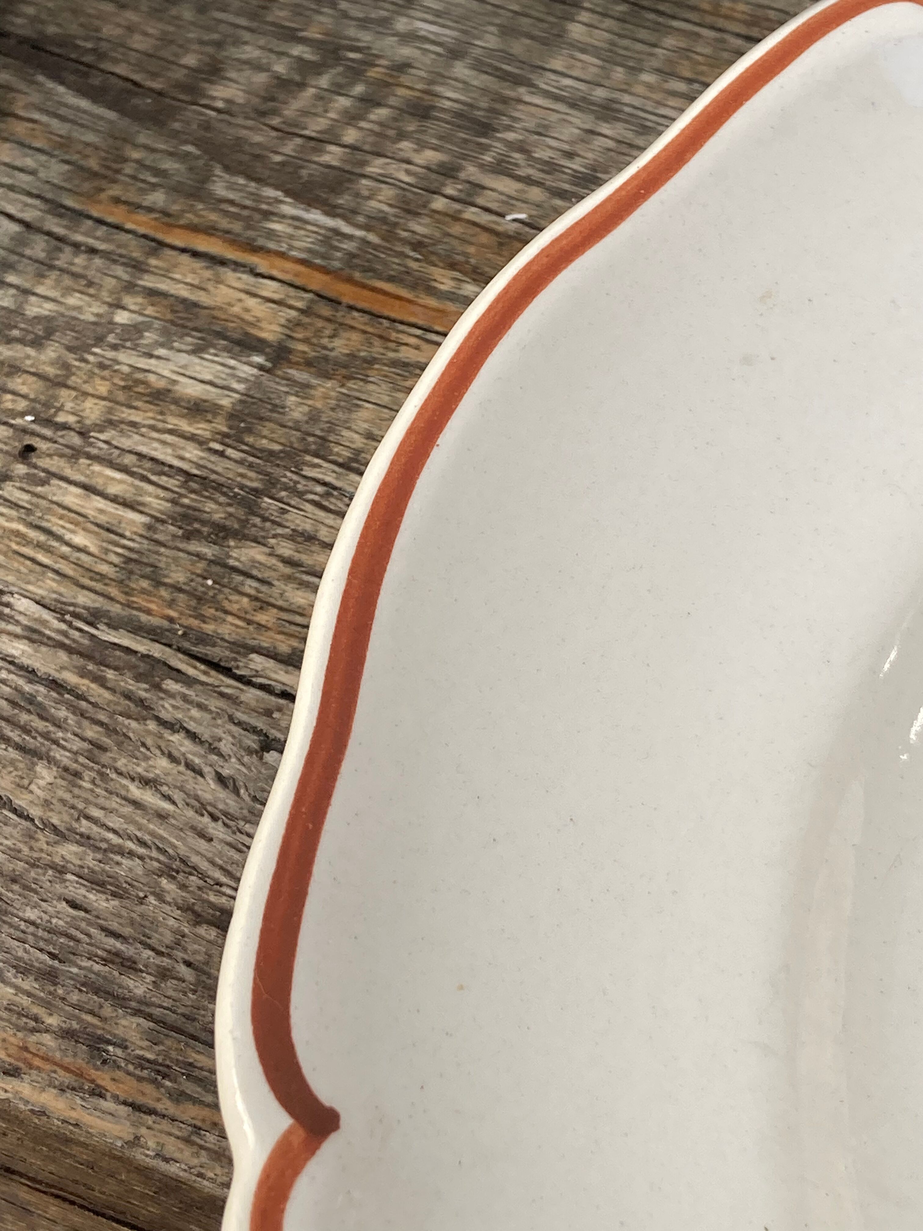 12 white old flat plates with brown fillet