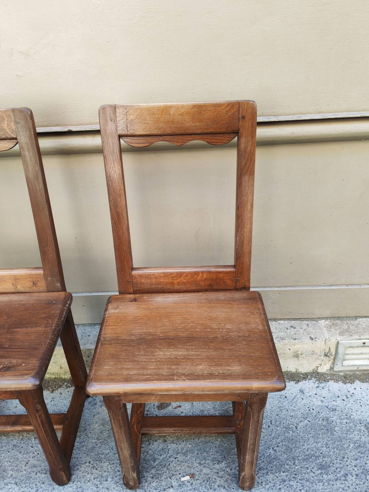 Paire de chaises Lorraines en bois brut