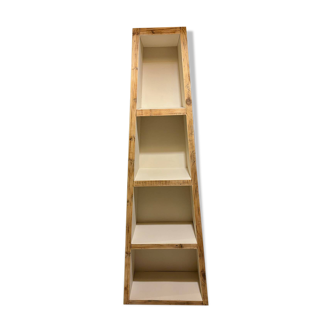 Asymmetrical shelf