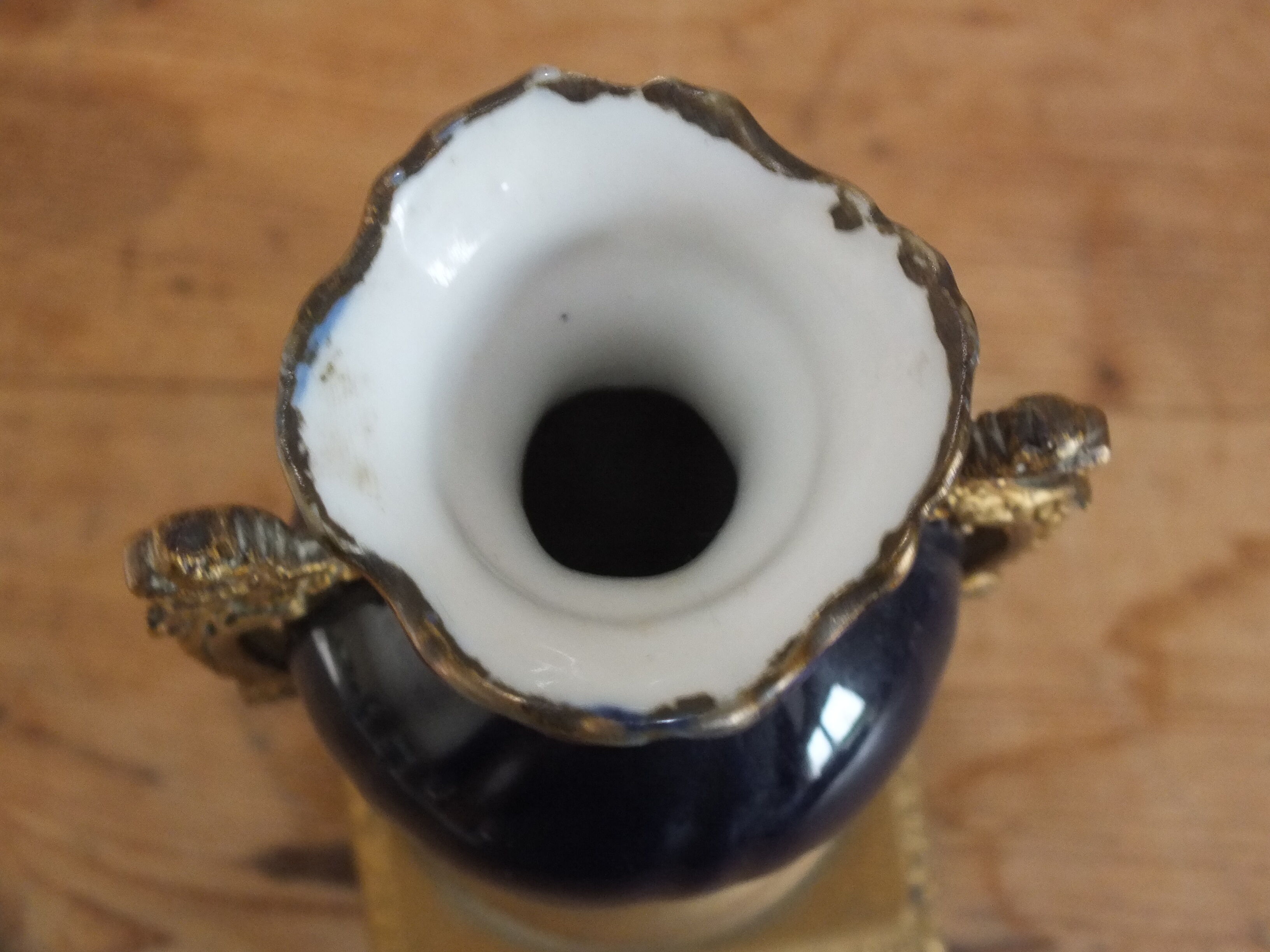 Medicis vase in porcelain