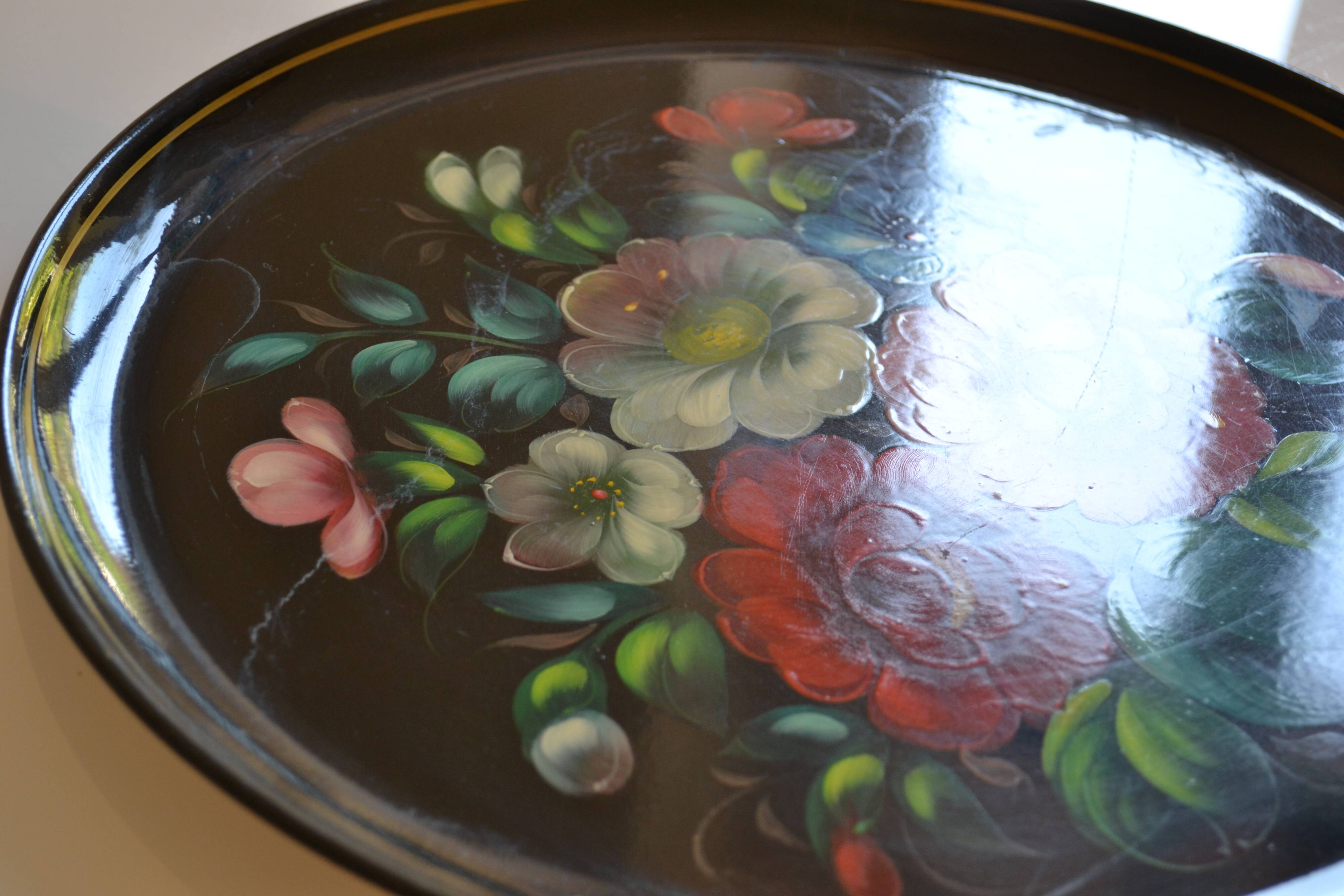 Vintage Russian metal plate with hand-painted floral decoration D 32 cm