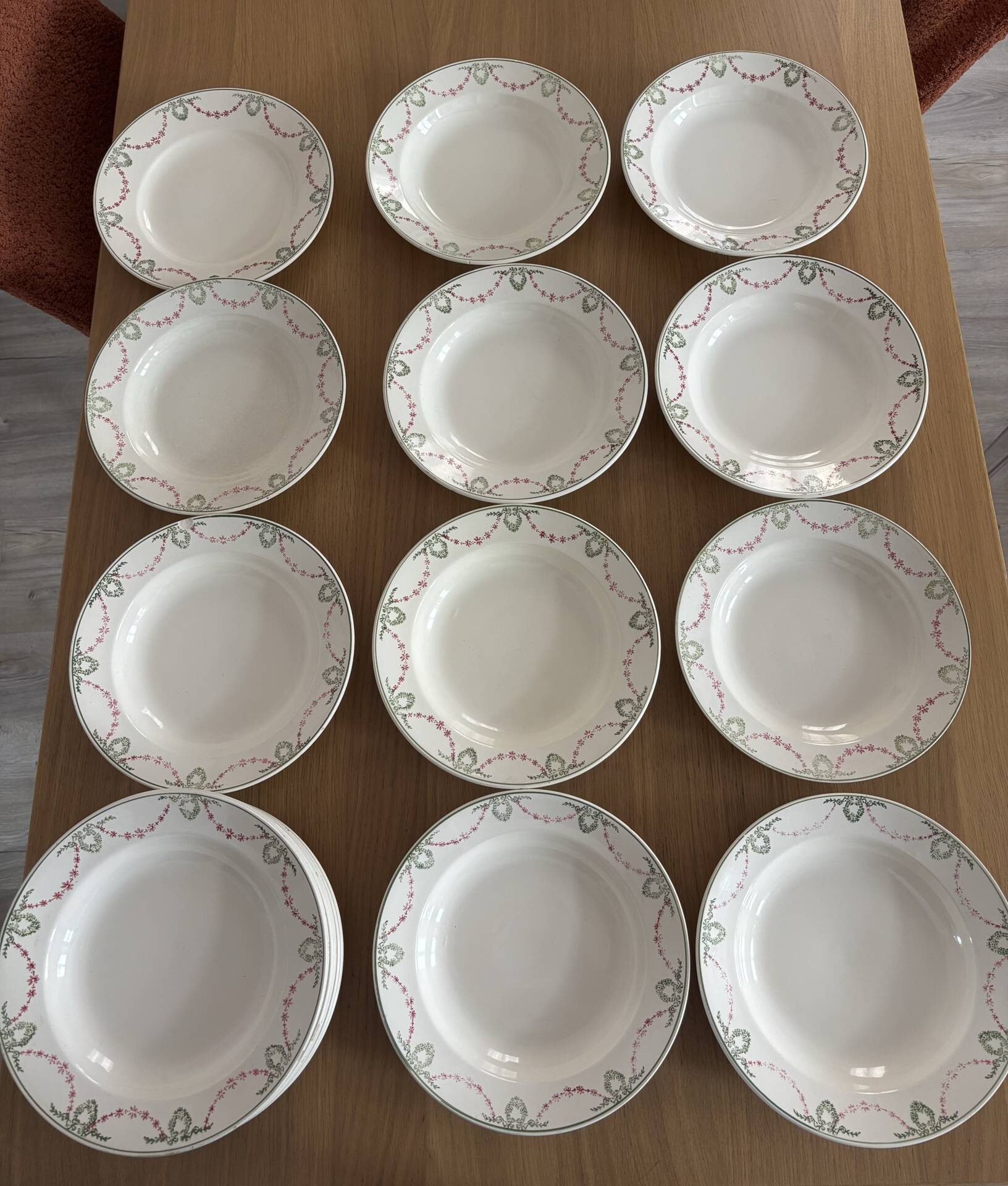Longwy service – Louis XVI style – 19 deep plates + 1 serving dish