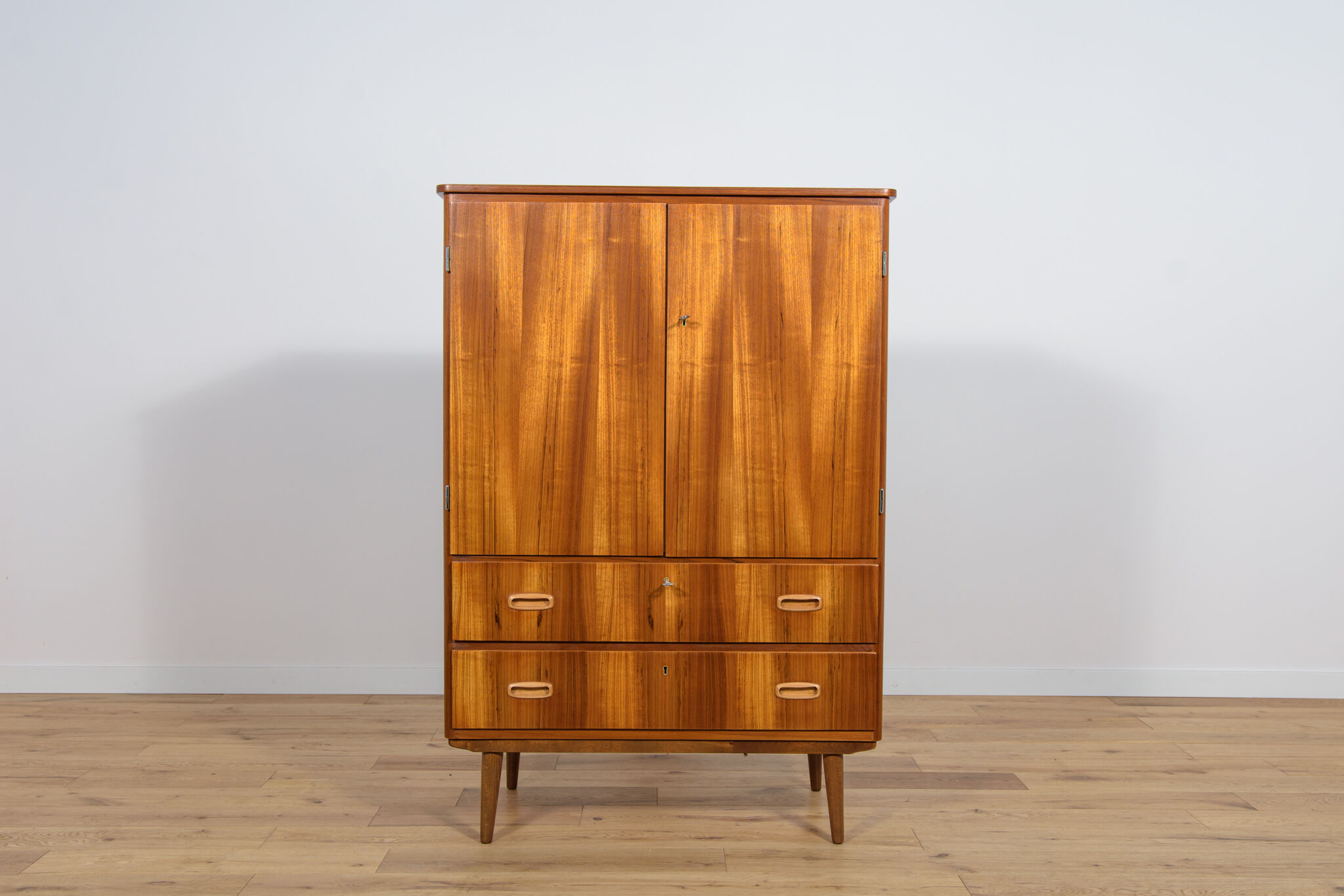 Armoire en teck du milieu du siècle, années 1970