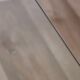 Table basse minimaliste en acier chromé et verre