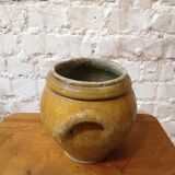 Pot en terre cuite vernissée jaune