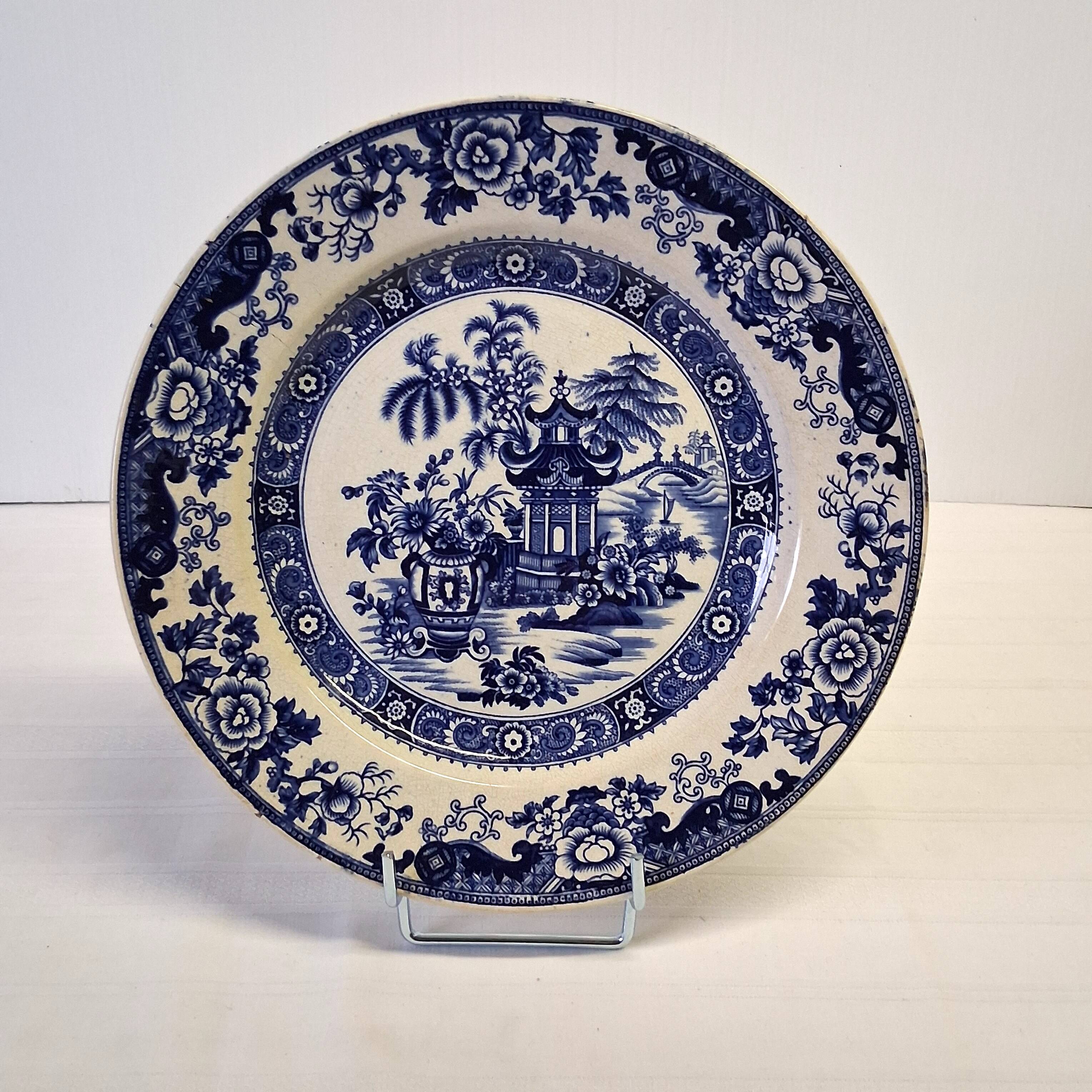 Antique flat plate from Creil and Montereau in good condition