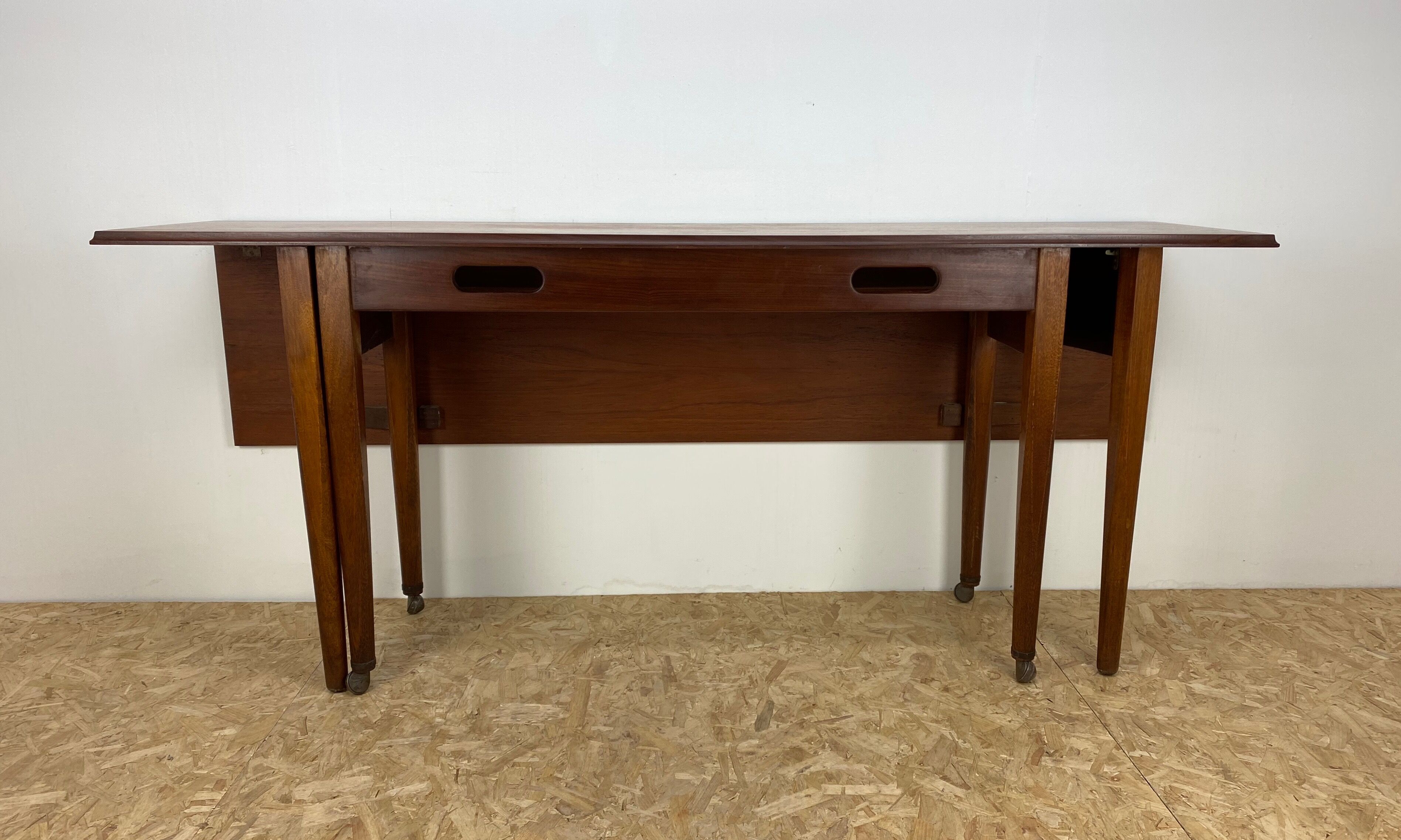 Table vintage du milieu du siècle