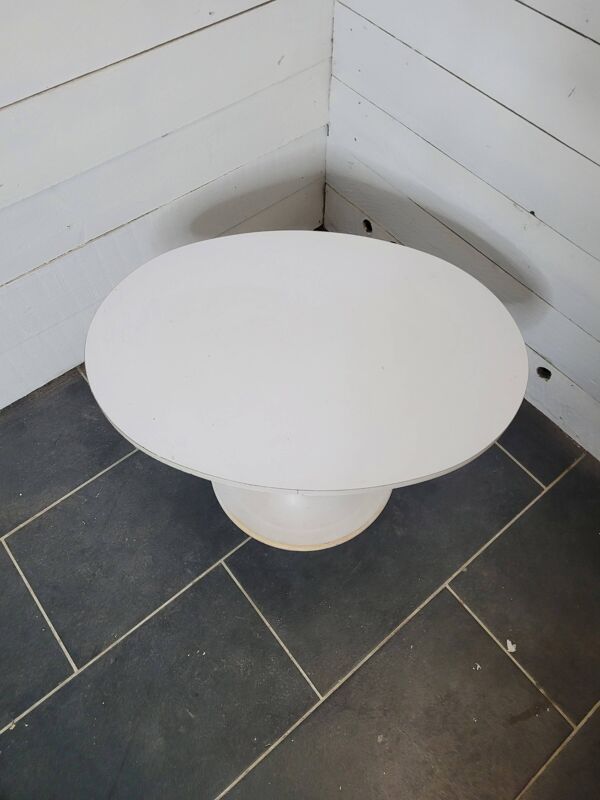 Table basse ovale vintage pied tulipe des années 70