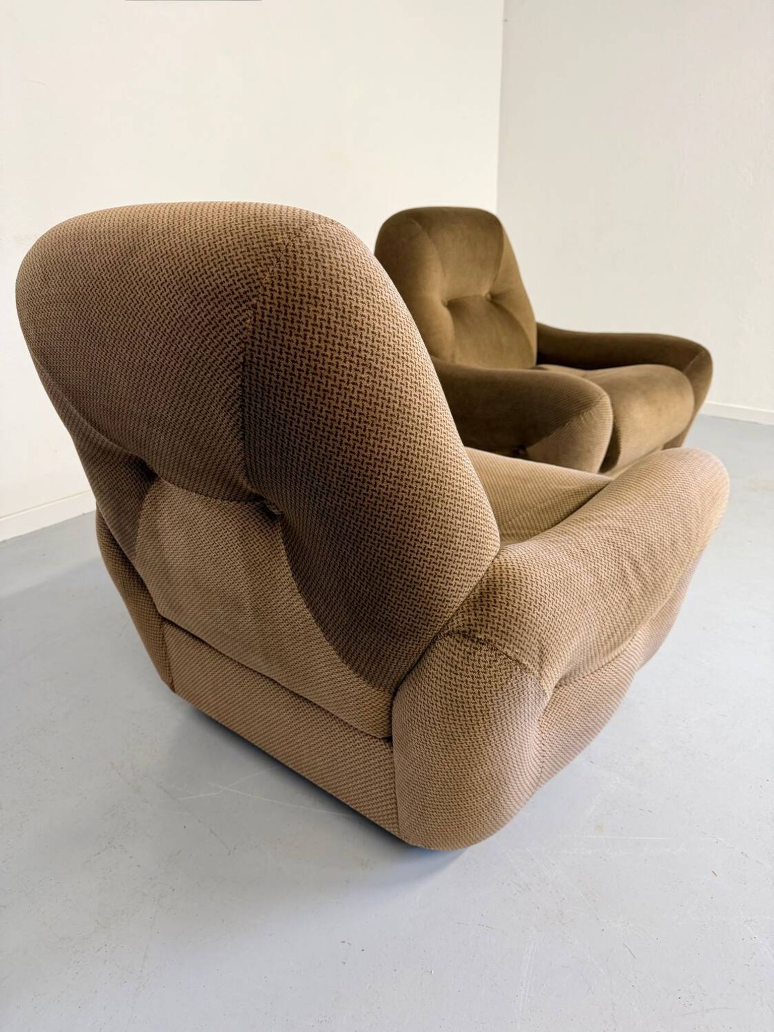 Lot of 2 cosy fabric armchairs, French design, vintage 1970s.
