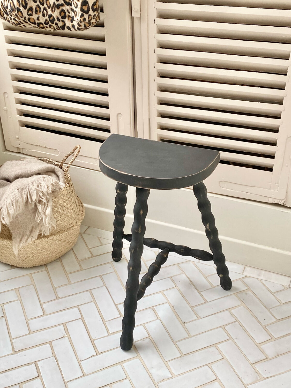 Tripod stool